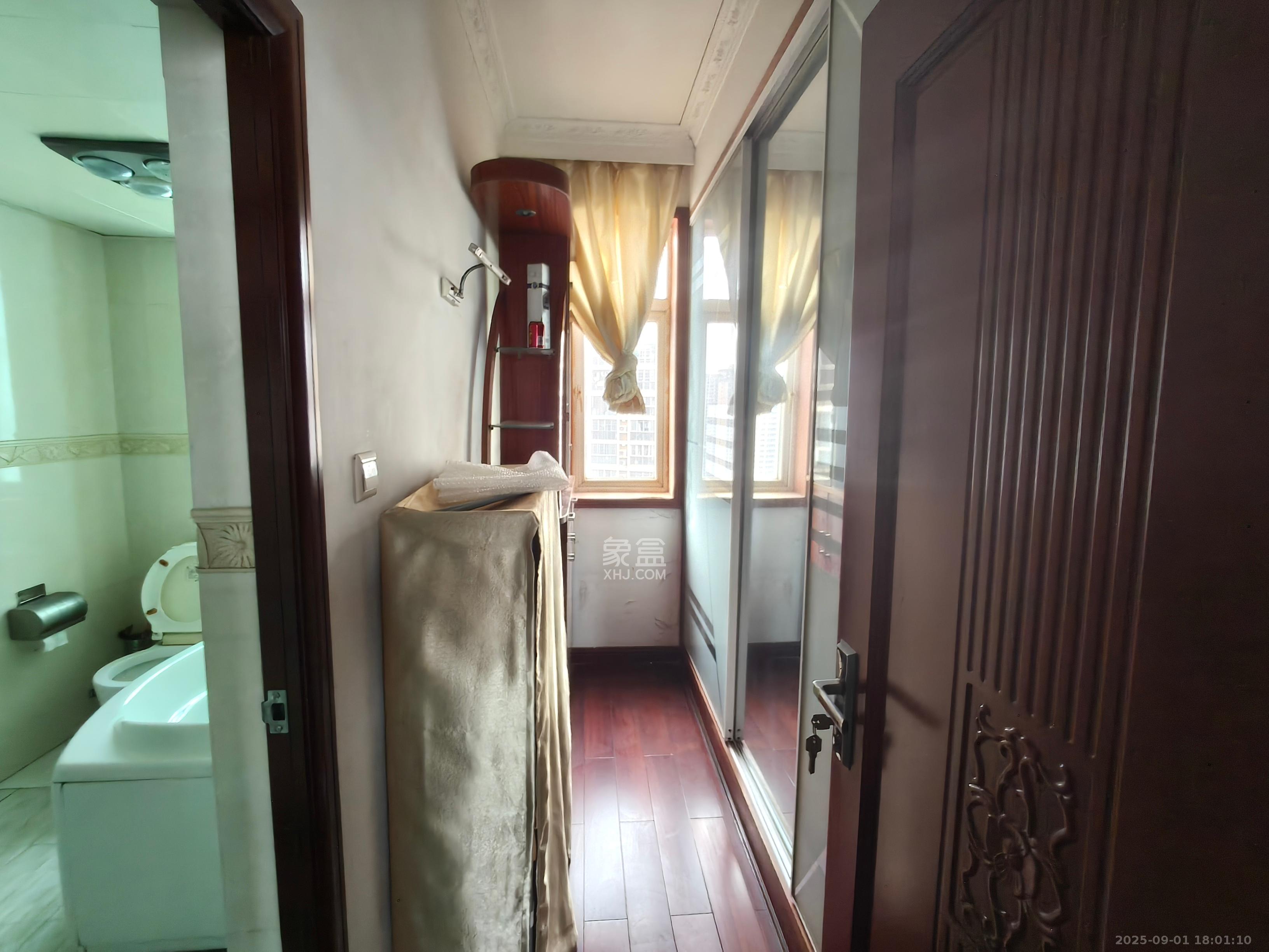 筑梦园 4室2厅2卫 2500.0元/月 筑梦园 4室2厅2卫 2500.0元/月室内图