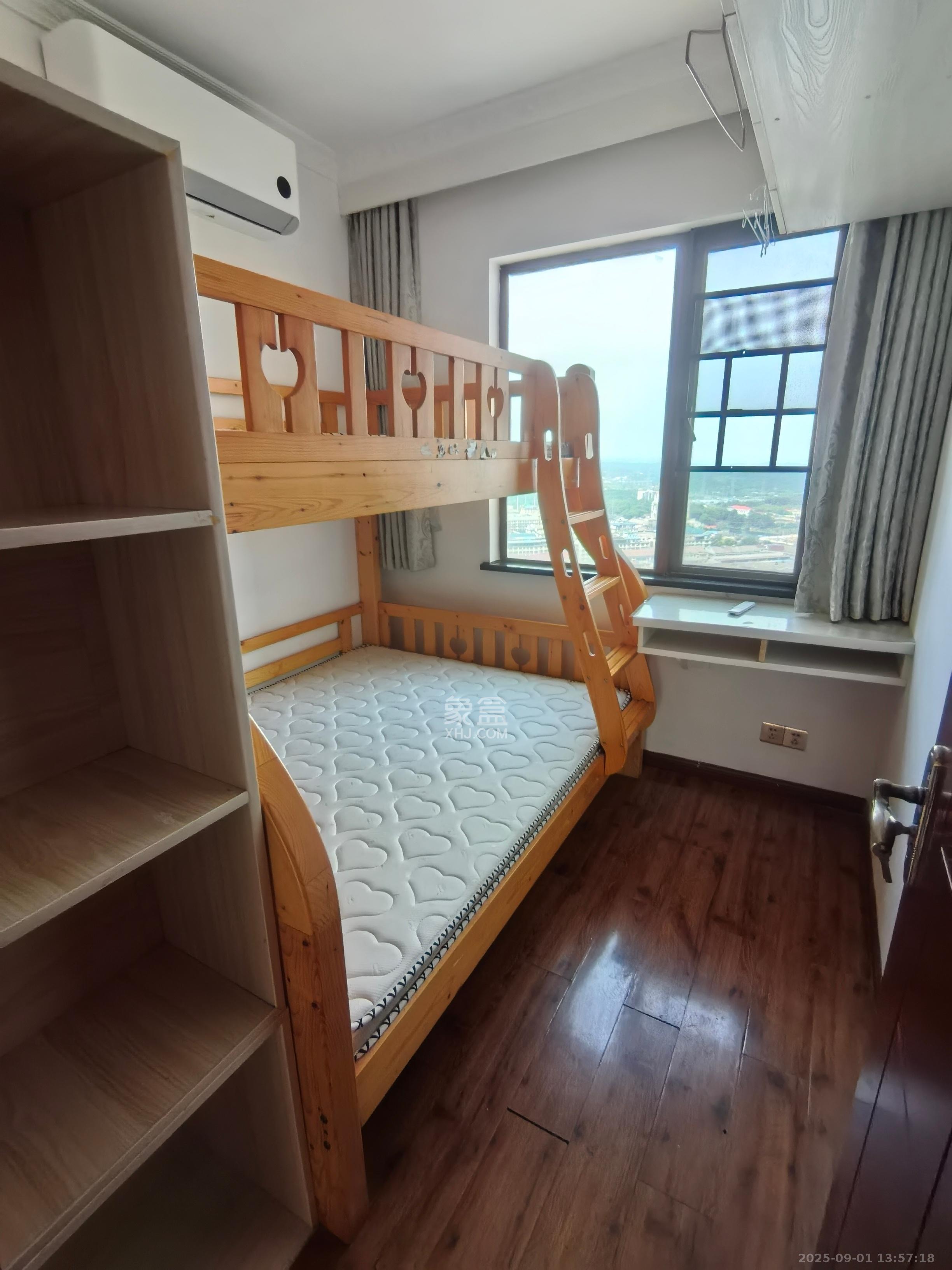 华润置地广场一期  3室2厅2卫    2200.0元/月 华润置地广场一期  3室2厅2卫    2200.0元/月室内图