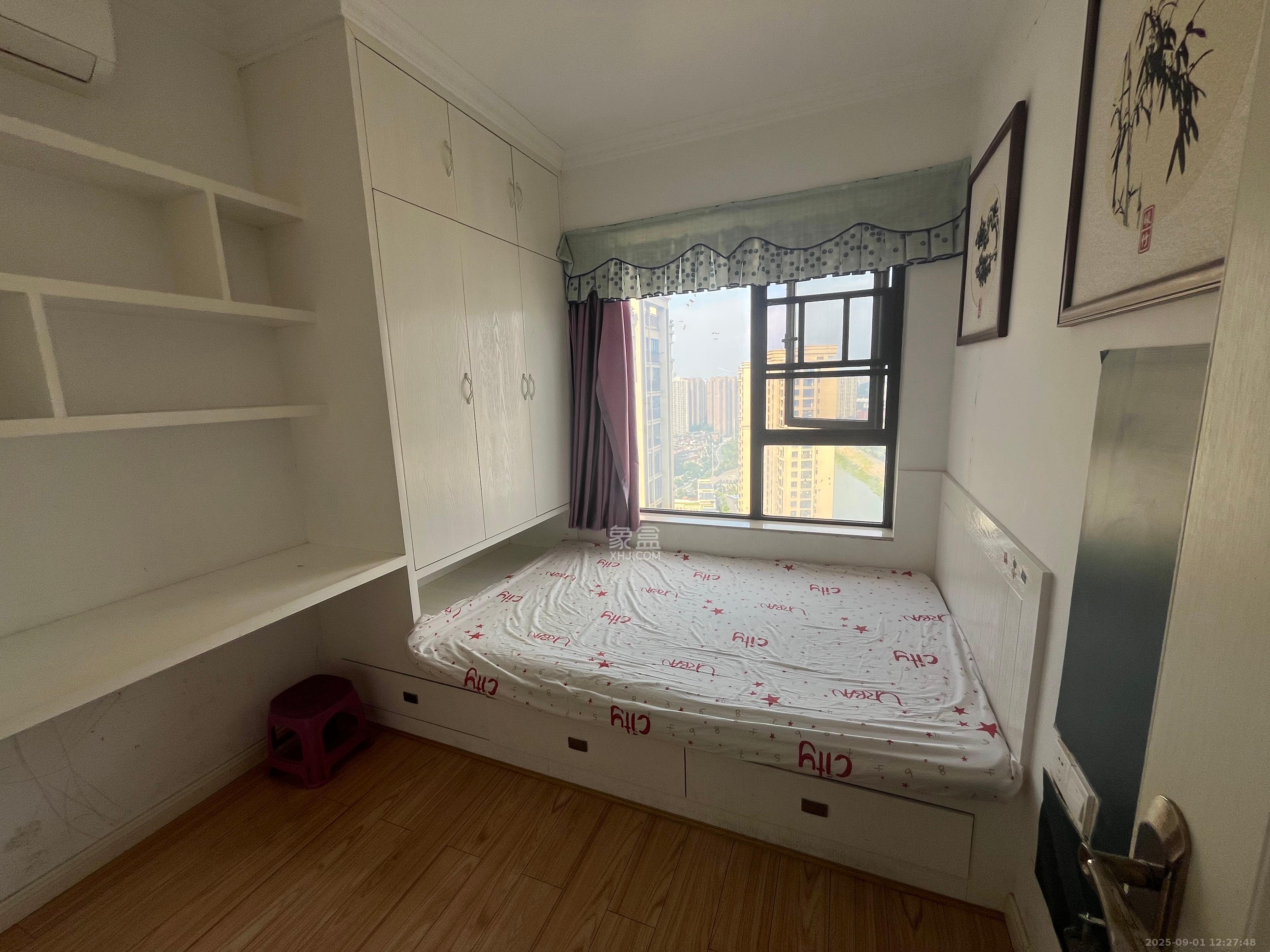 华润橡树湾 3室2厅1卫 2100.0元/月 华润橡树湾 3室2厅1卫 2100.0元/月室内图