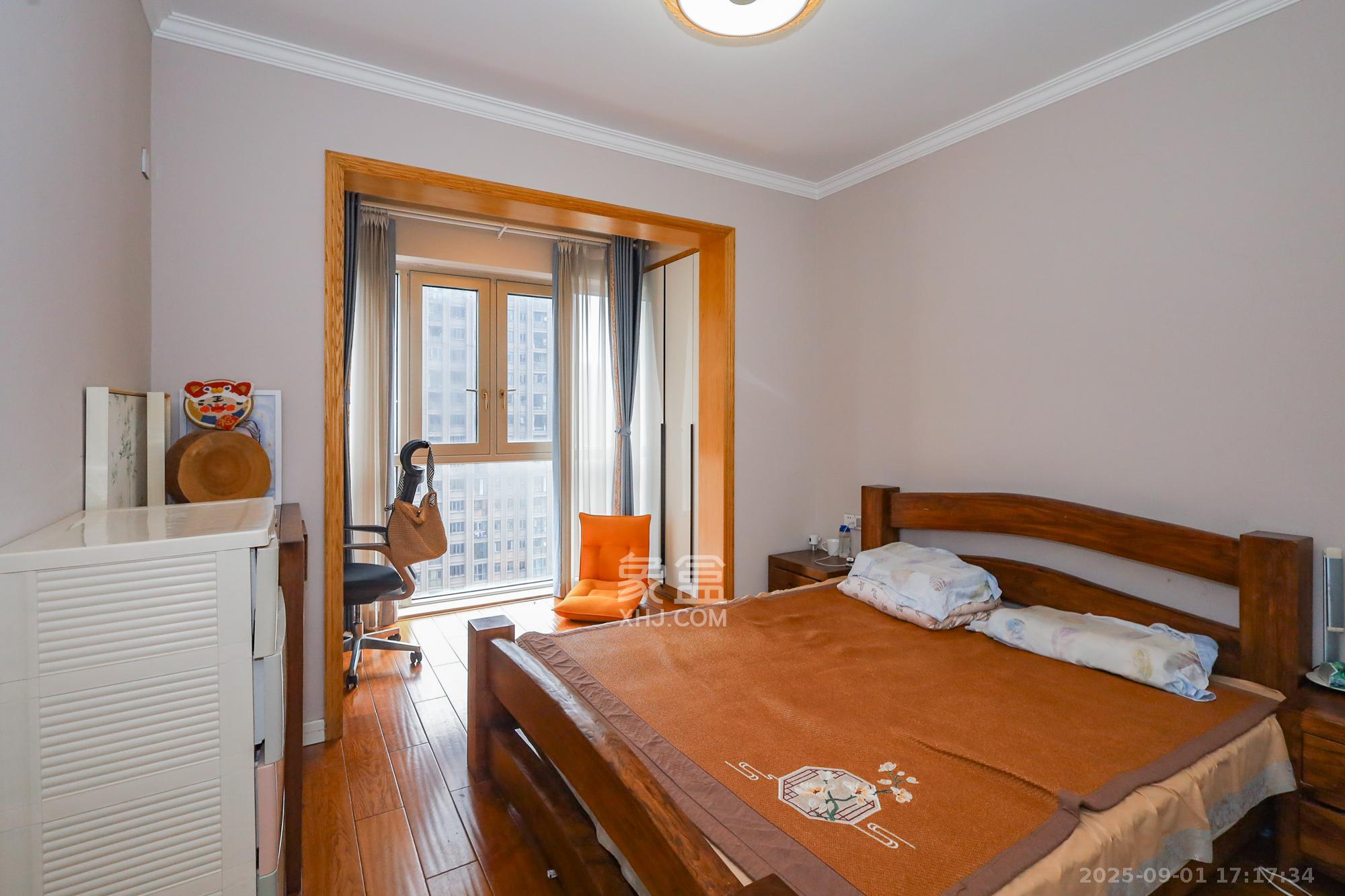 八方小区C区  3室2厅2卫    338.0万卧室