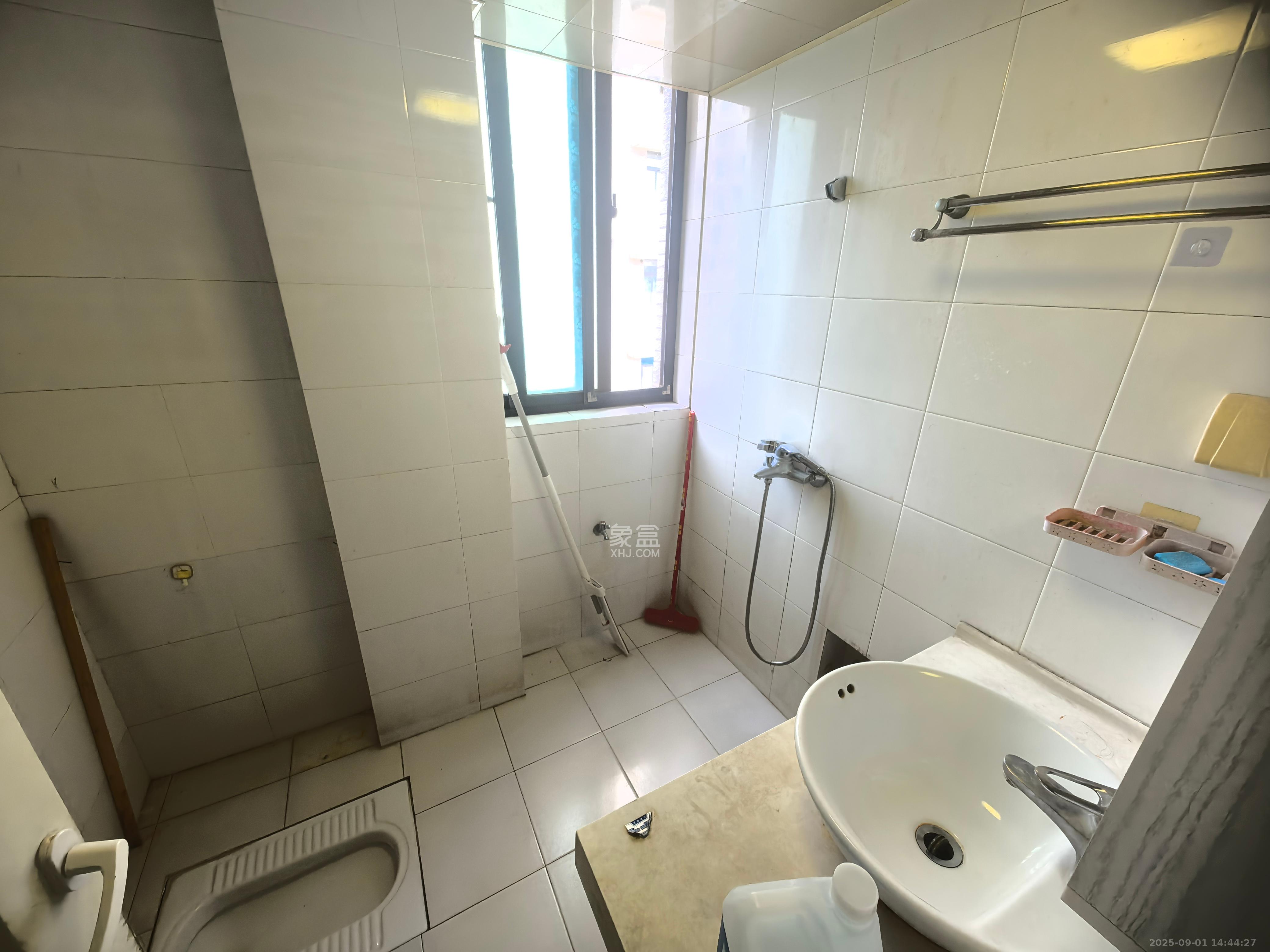 金凤滩家园 2室2厅1卫 2200.0元/月 金凤滩家园 2室2厅1卫 2200.0元/月室内图