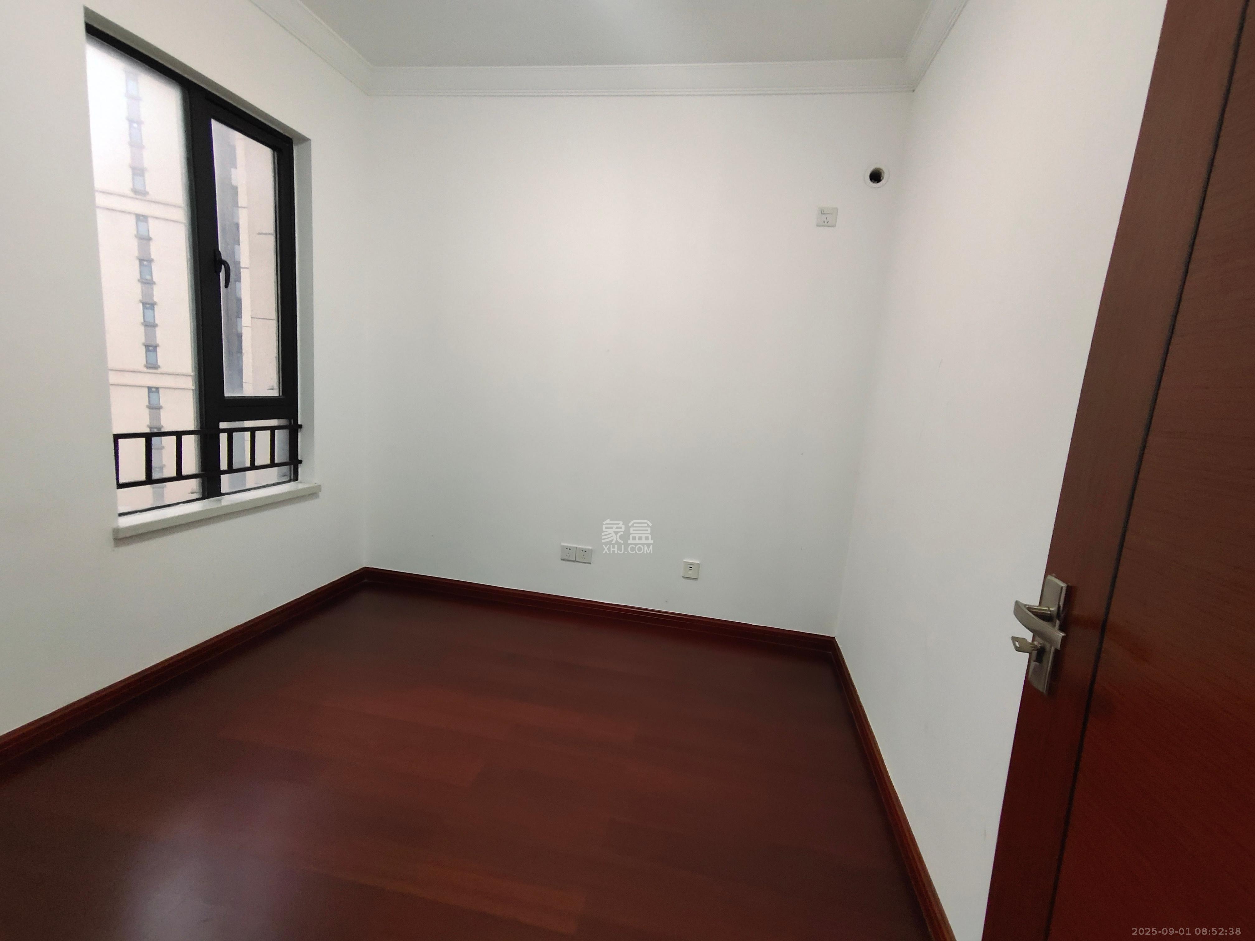 中海国际五期  3室2厅2卫    2300.0元/月 中海国际五期  3室2厅2卫    2300.0元/月室内图