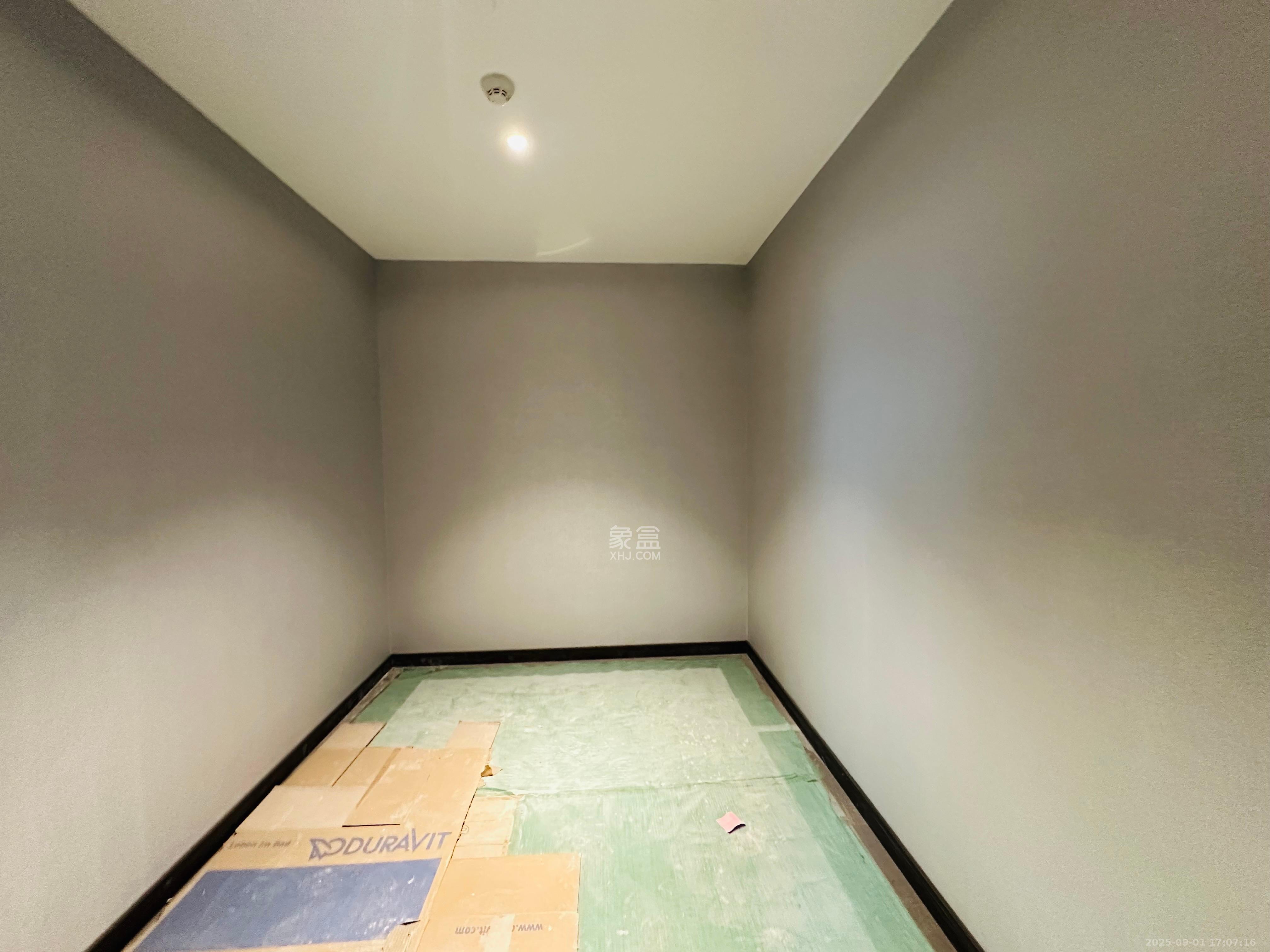 绿地麓云国际一期 6室2厅3卫 7500.0元/月 绿地麓云国际一期 6室2厅3卫 7500.0元/月室内图