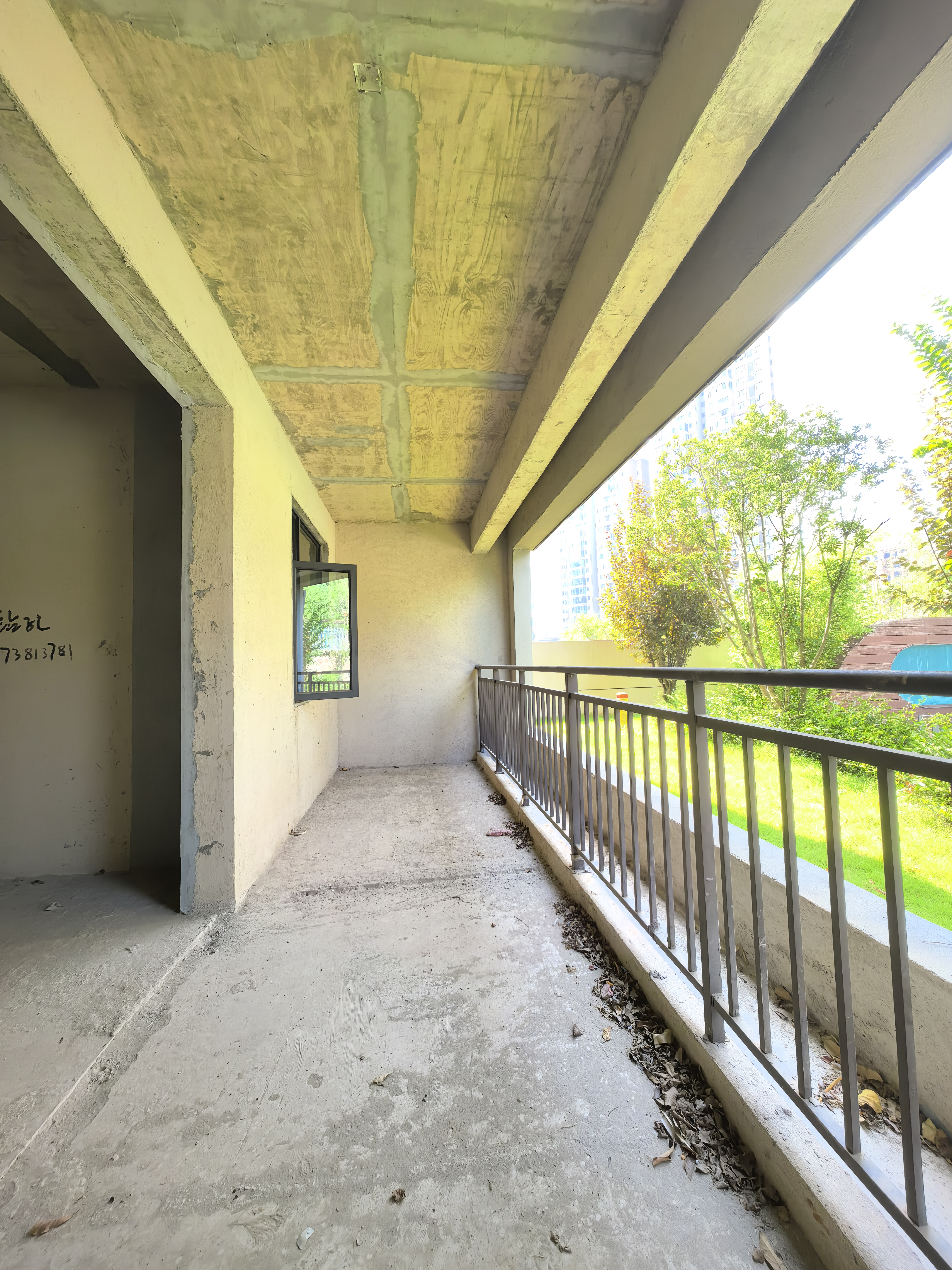 中甸.龙雲台 4室2厅2卫 69.0万 中甸.龙雲台 4室2厅2卫 69.0万客厅