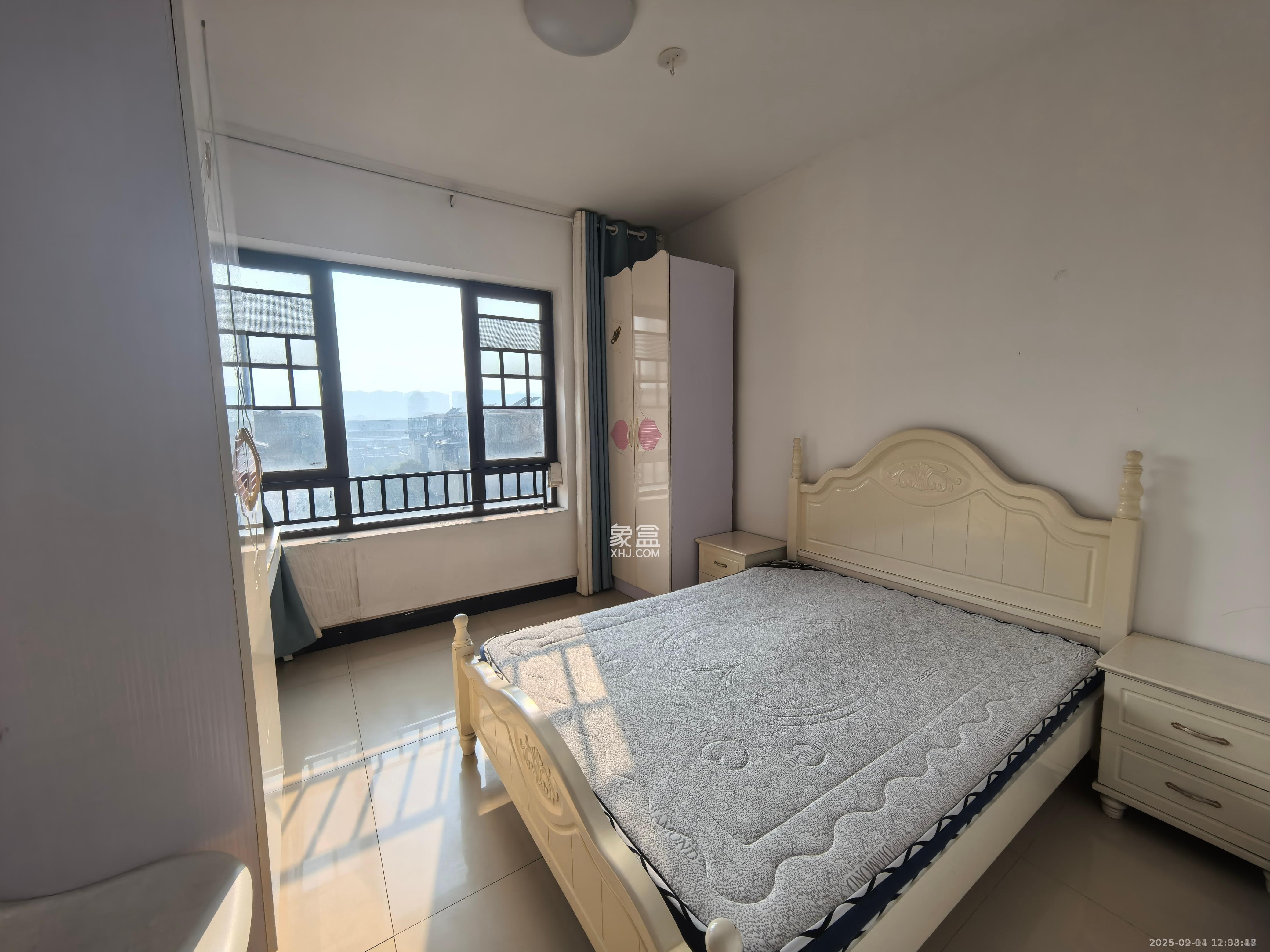 洋湖18克拉（旷远洋湖18克拉）  1室2厅2卫    2400.0元/月室内图