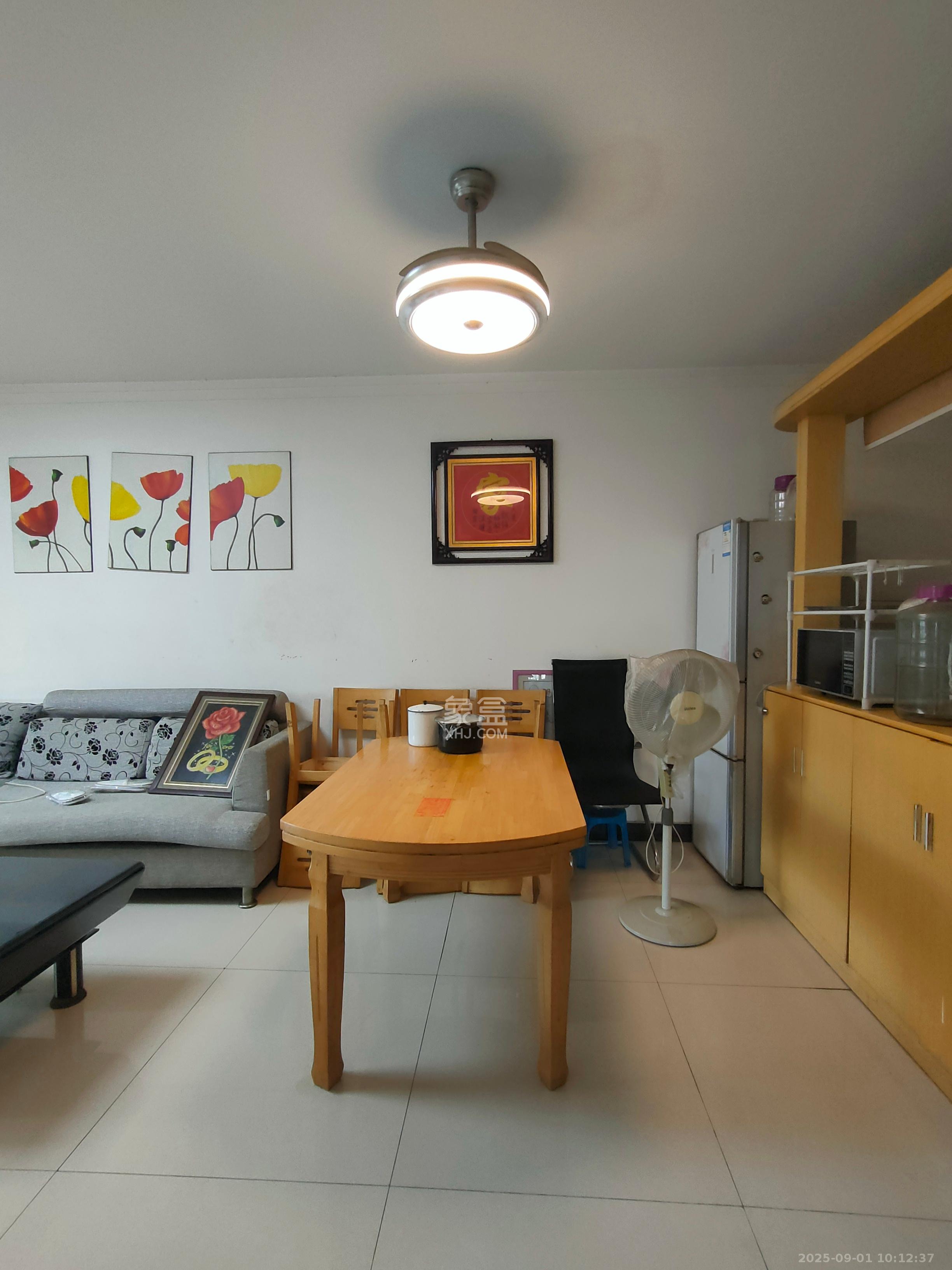 东门尚苑  3室2厅1卫    1700.0元/月 东门尚苑  3室2厅1卫    1700.0元/月室内图1