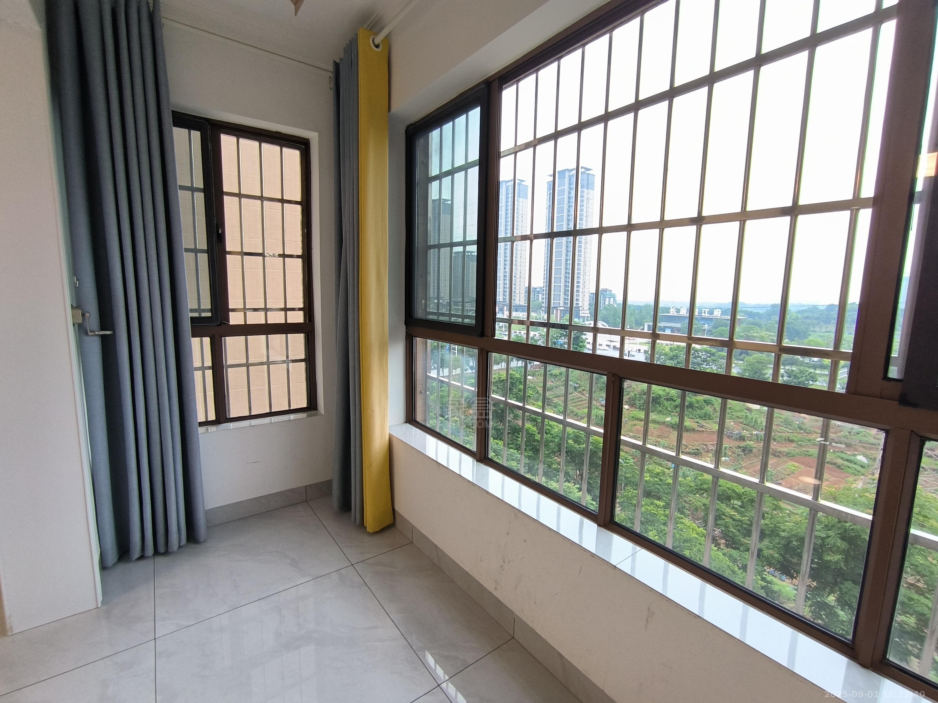 凿石凤凰苑 3室2厅1卫 1600.0元/月 凿石凤凰苑 3室2厅1卫 1600.0元/月室内图