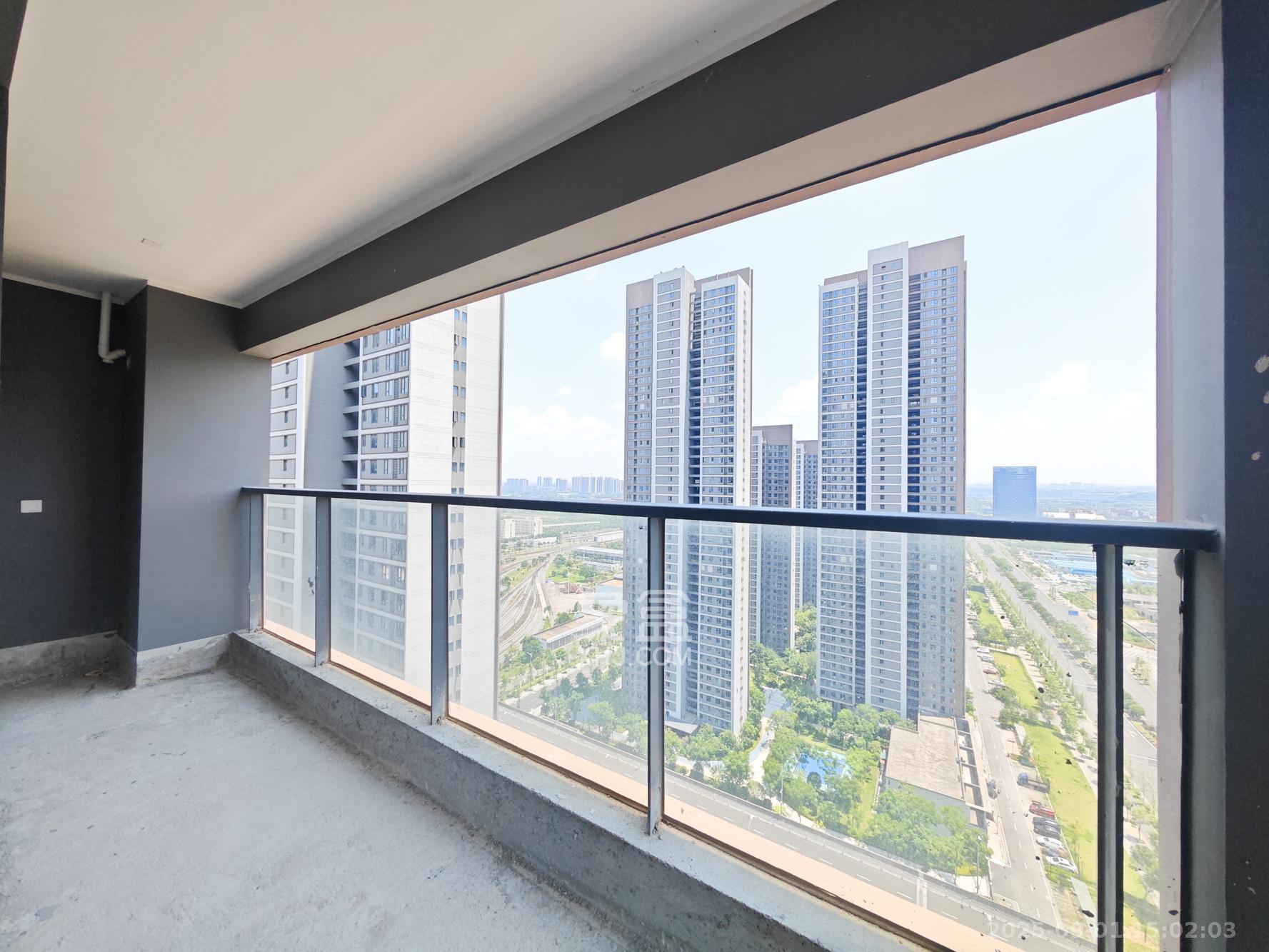 融创会展上东区  3室2厅2卫    75.0万 融创会展上东区  3室2厅2卫    75.0万阳台