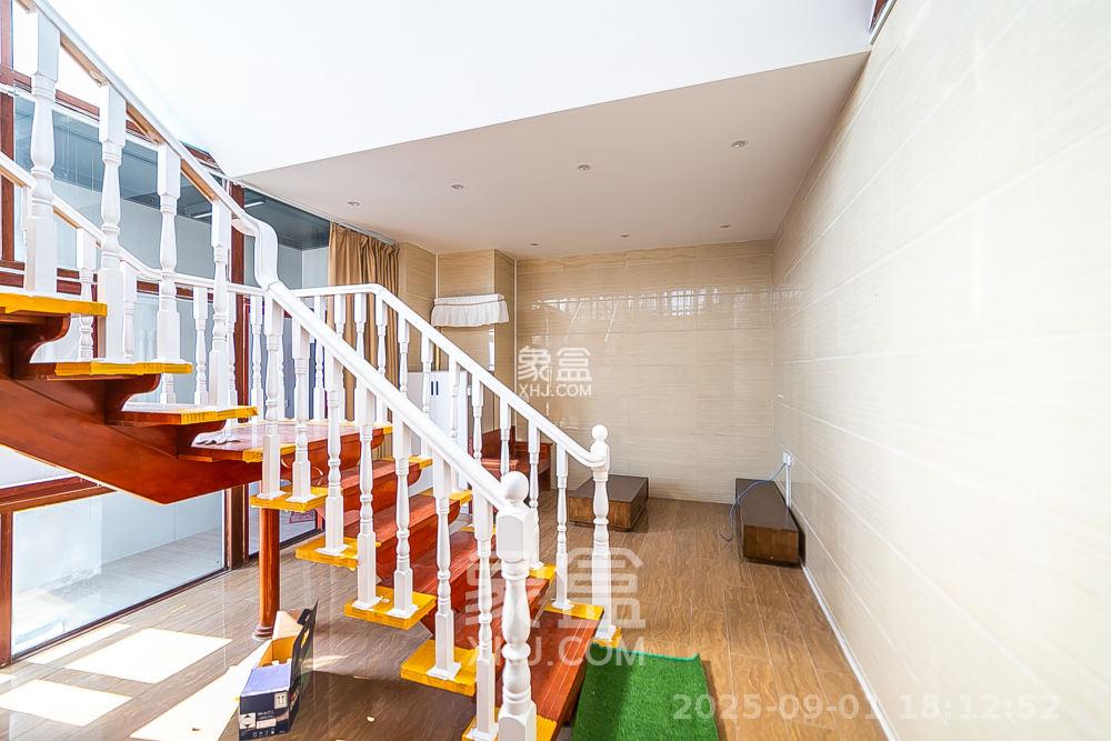 逸景苑 3室2厅2卫 2000.0元/月 逸景苑 3室2厅2卫 2000.0元/月室内图