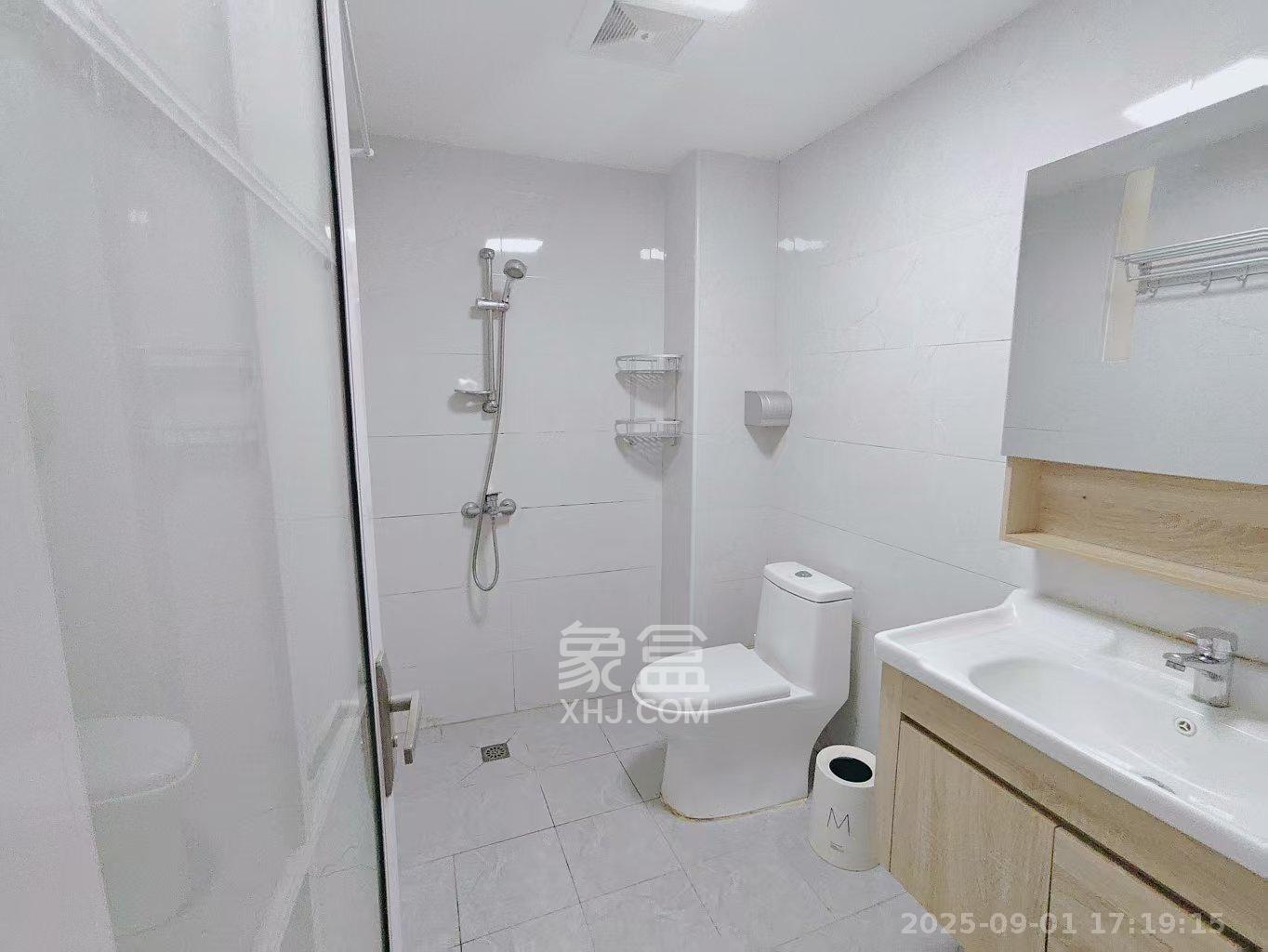 半山公馆(半山国际中心)  1室1厅1卫    1800.0元/月 半山公馆(半山国际中心)  1室1厅1卫    1800.0元/月室内图