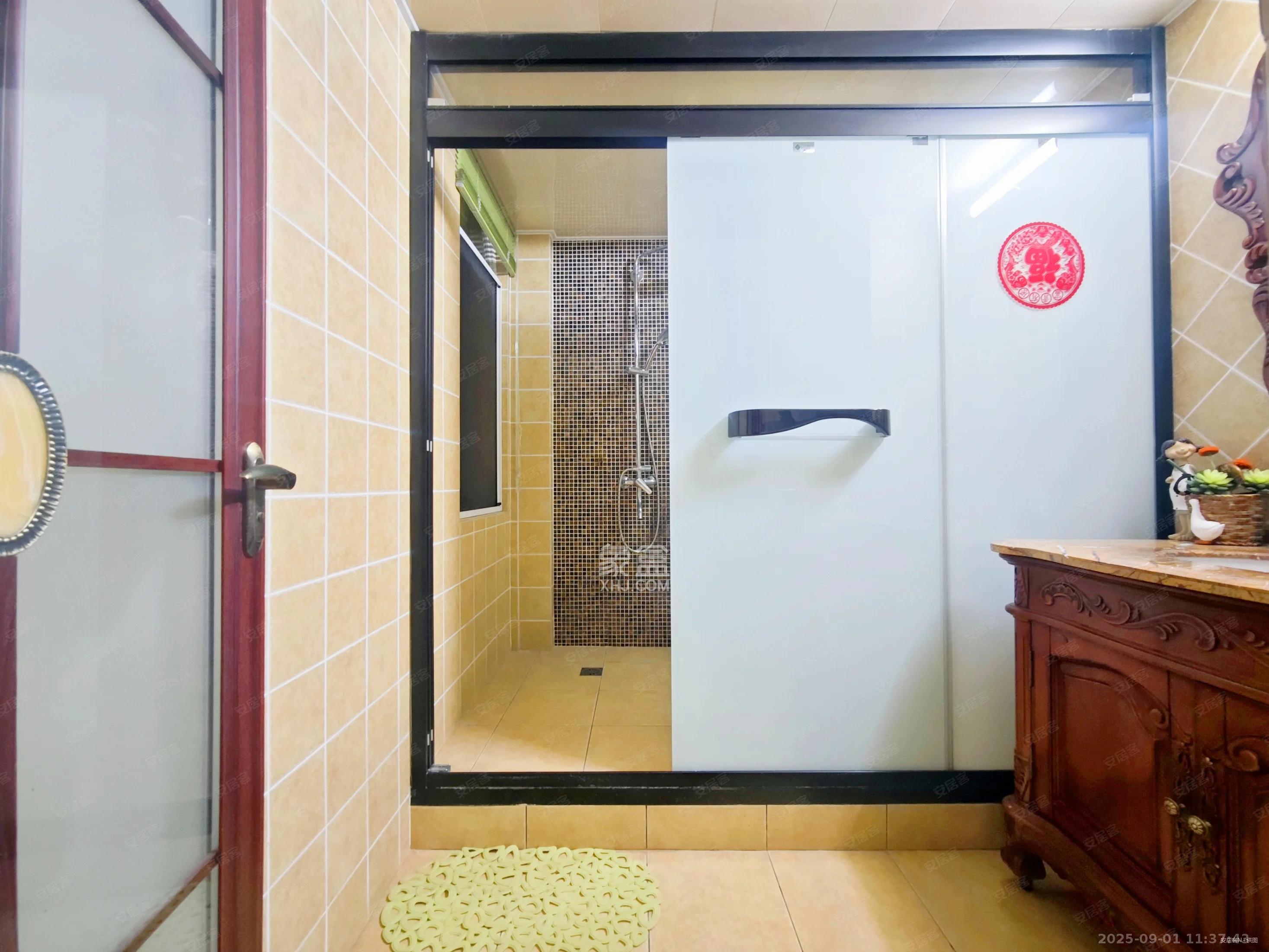 郡原居里  3室2厅2卫    1800.0元/月室内图