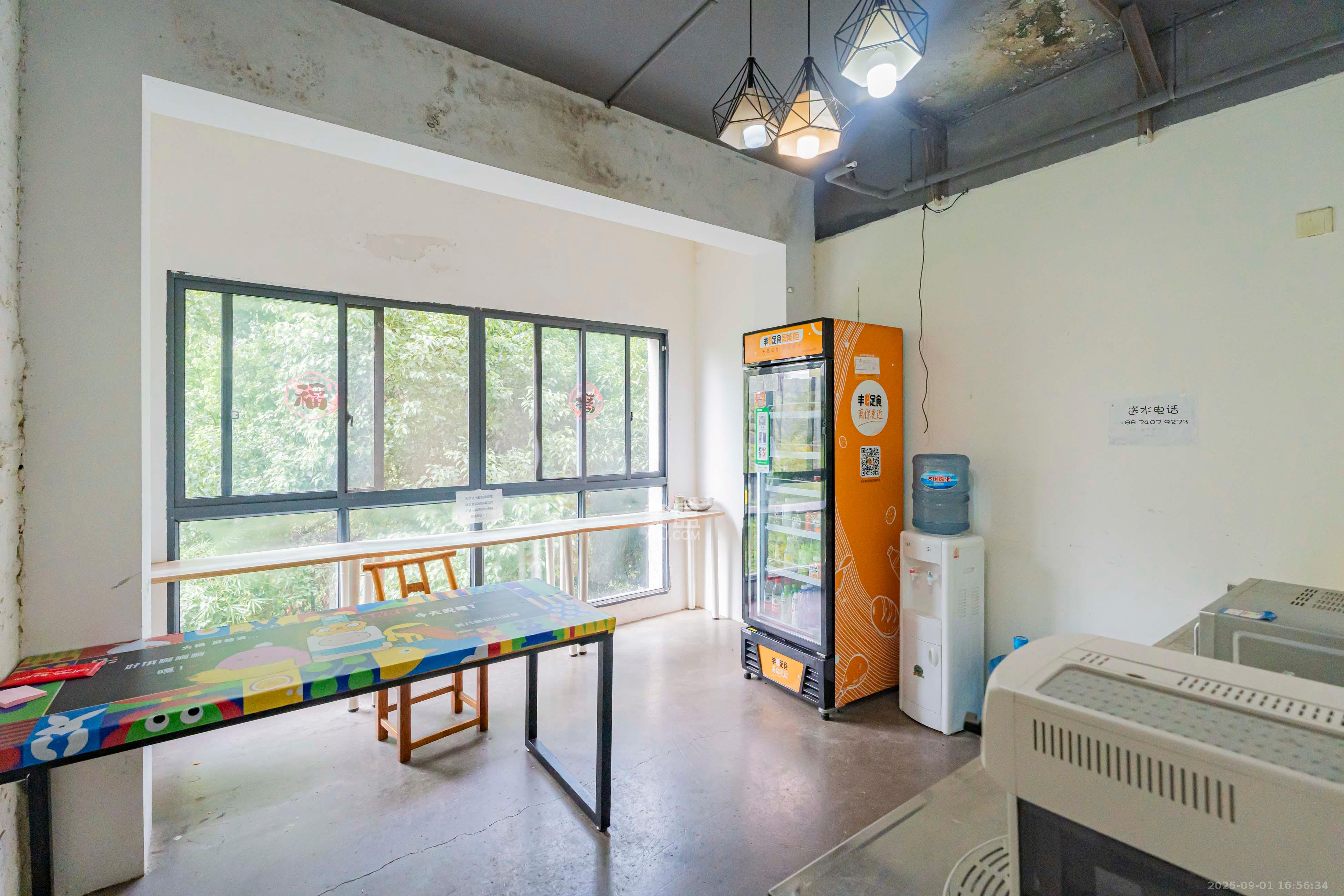 圣爵菲斯  6室3厅1卫    940.0万 圣爵菲斯  6室3厅1卫    940.0万卧室