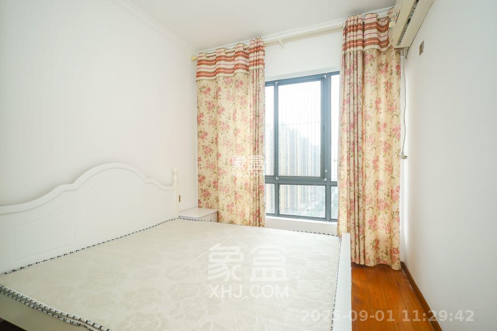 恒基凯旋门一二期 3室2厅2卫 2800.0元/月 恒基凯旋门一二期 3室2厅2卫 2800.0元/月室内图