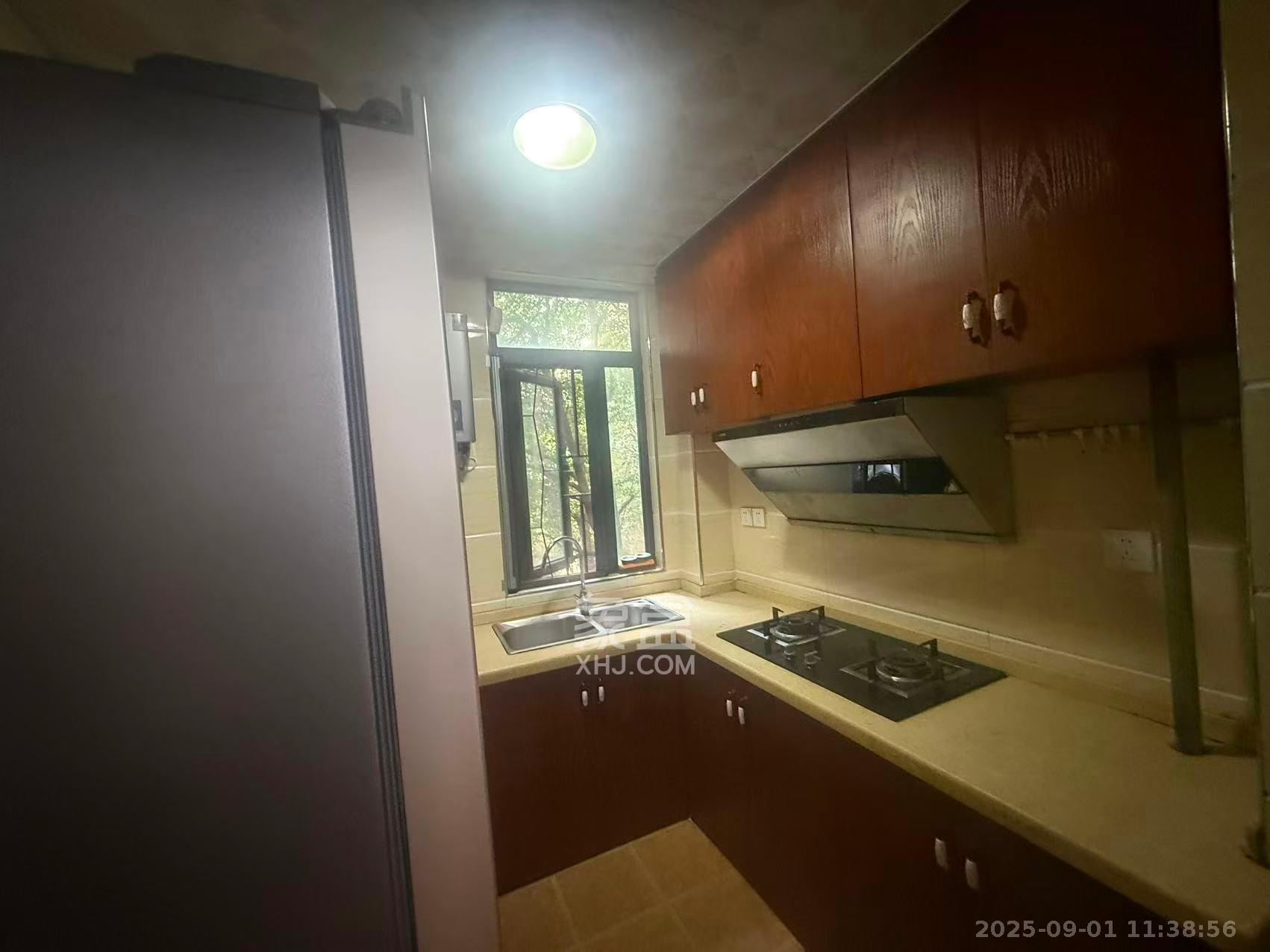 藏珑湖上国际花园  3室2厅2卫    2700.0元/月室内图