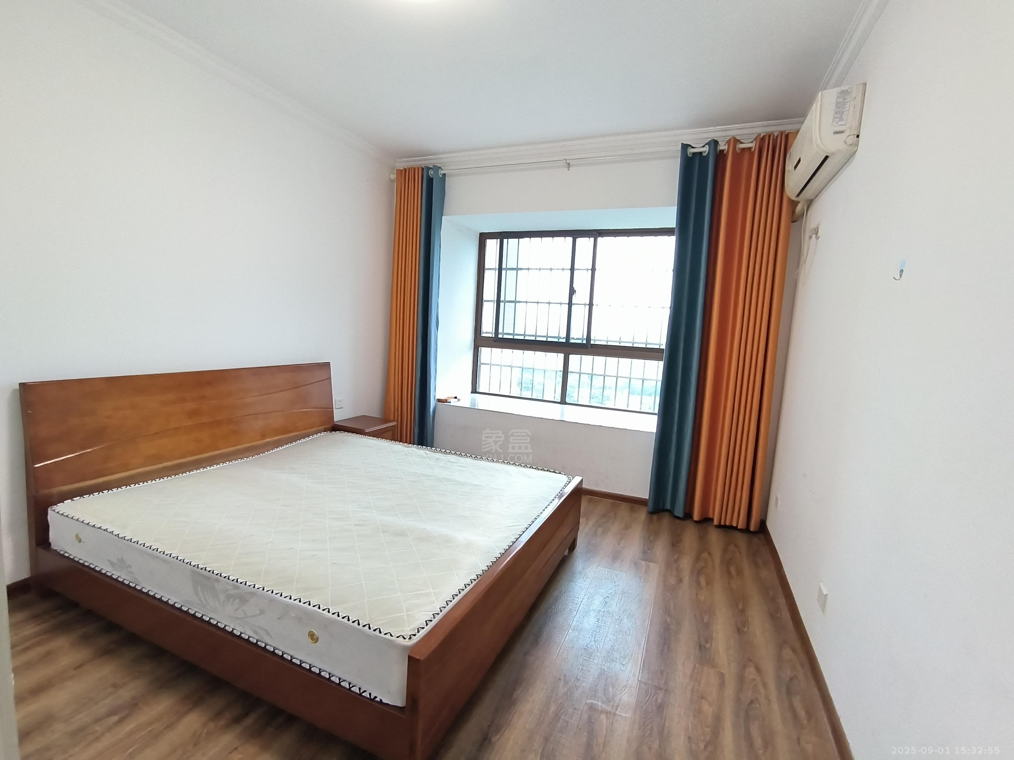 凿石凤凰苑 3室2厅1卫 1600.0元/月 凿石凤凰苑 3室2厅1卫 1600.0元/月室内图