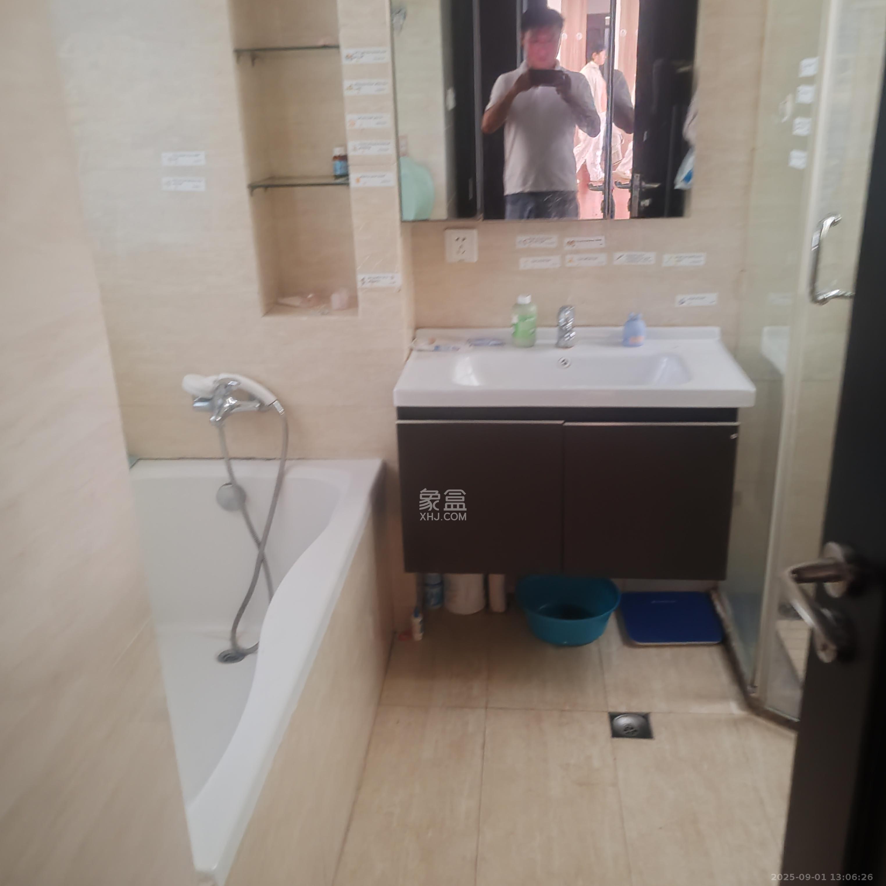 绿地中央广场 4室2厅2卫 3900.0元/月 绿地中央广场 4室2厅2卫 3900.0元/月室内图