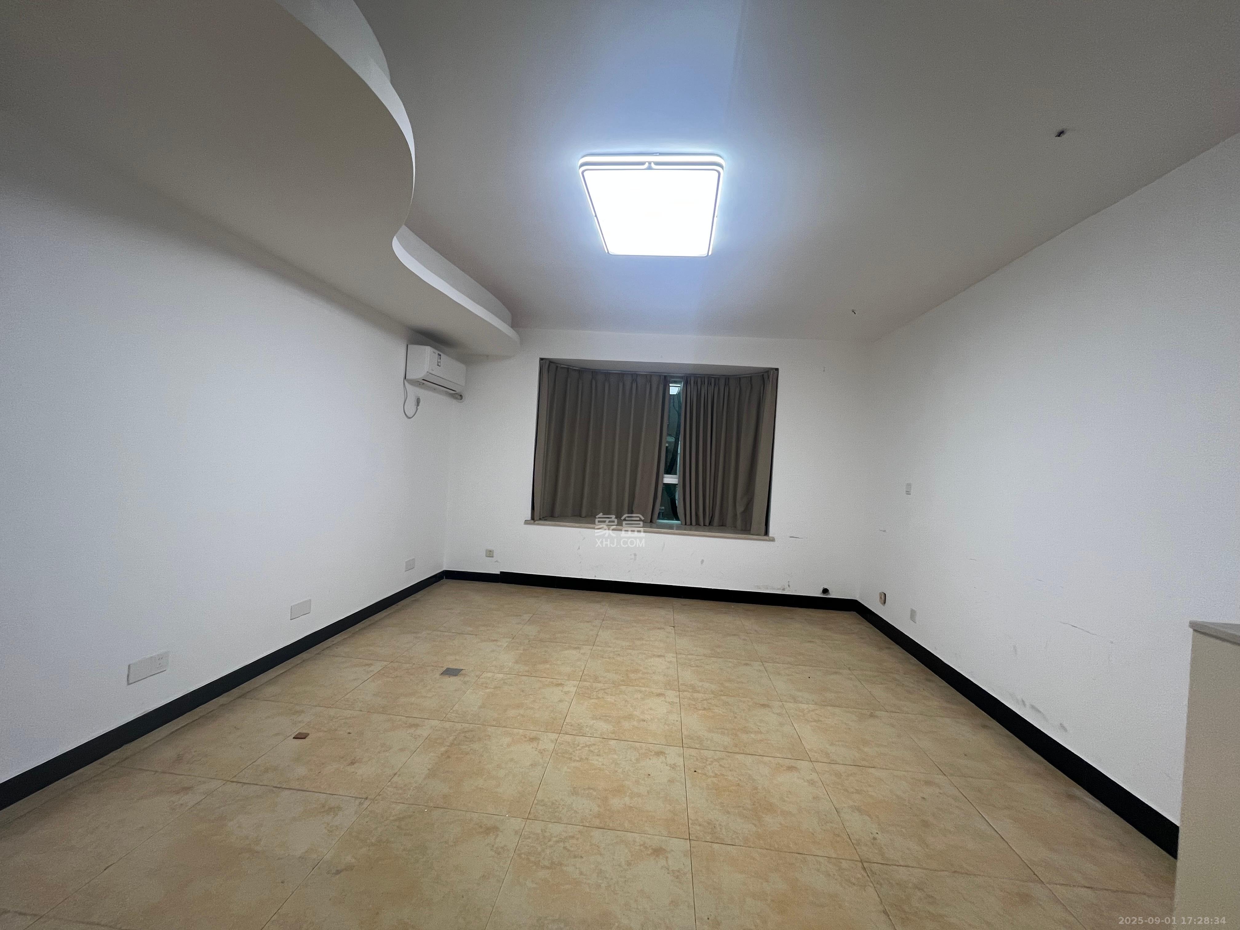 金秋小区 3室2厅1卫 2600.0元/月 金秋小区 3室2厅1卫 2600.0元/月室内图