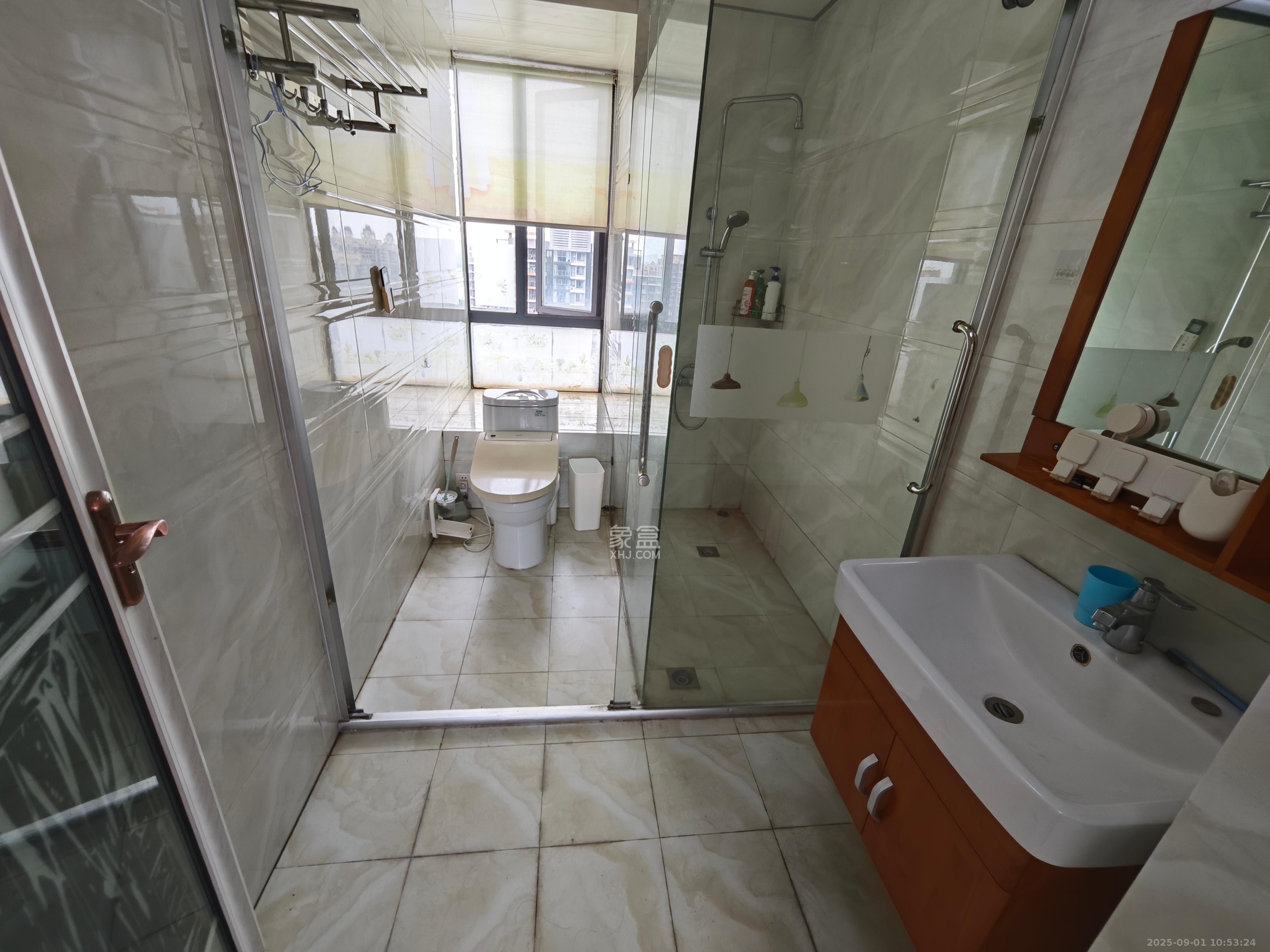 恒基凯旋门一二期  3室2厅2卫    2600.0元/月室内图