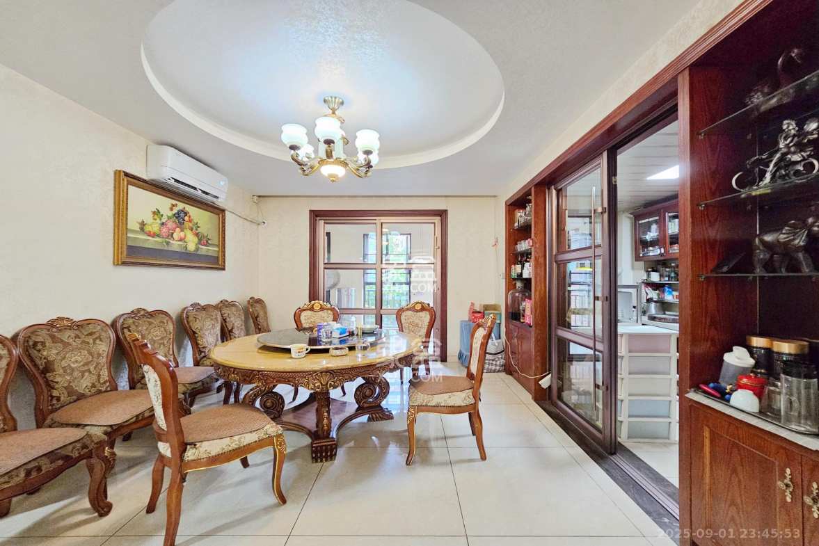 中隆国际御玺 4室2厅2卫 235.5万 中隆国际御玺 4室2厅2卫 235.5万客厅