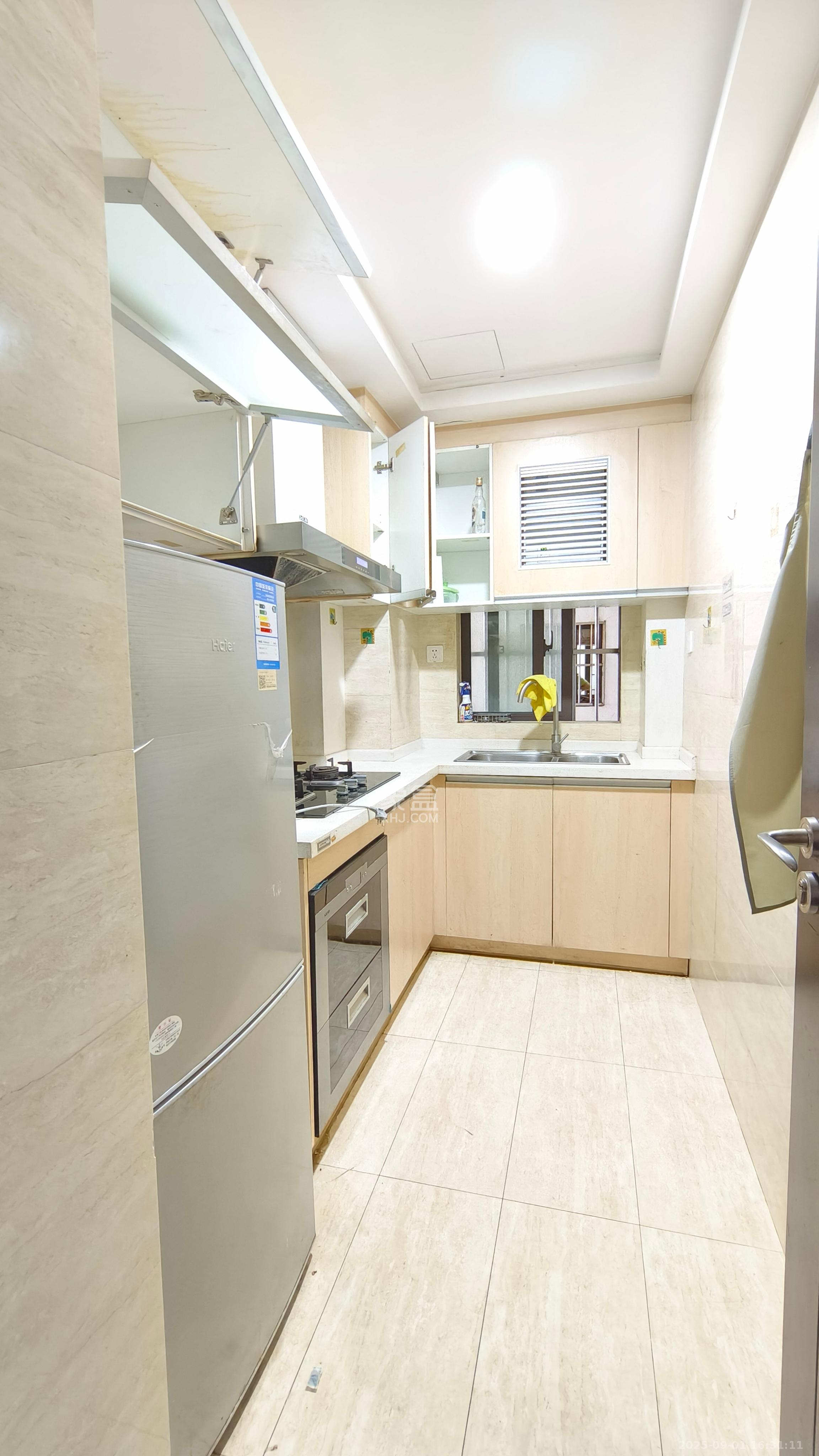 绿地中央广场  3室2厅1卫    2500.0元/月室内图