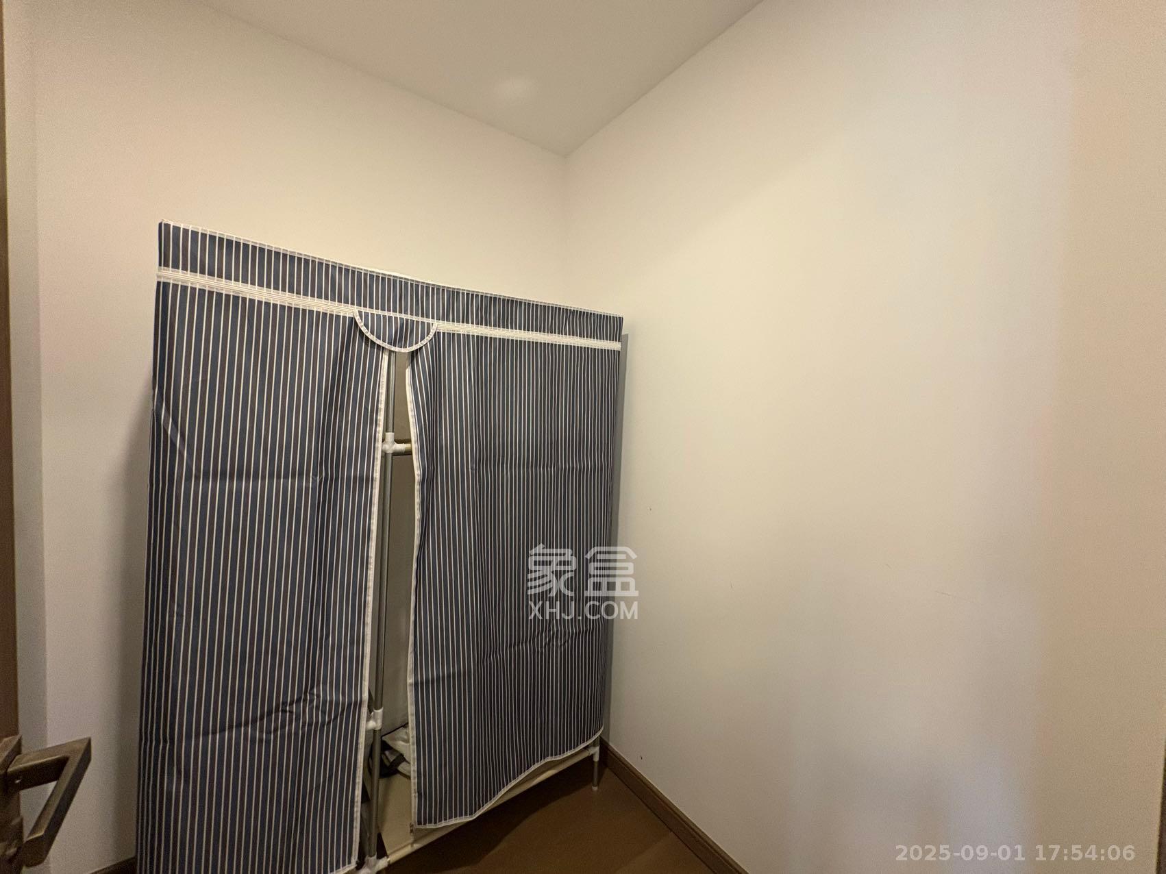 映客龙湖璟翠公馆(映客龙湖璟翠中心) 4室2厅2卫 3500.0元/月 映客龙湖璟翠公馆(映客龙湖璟翠中心) 4室2厅2卫 3500.0元/月室内图