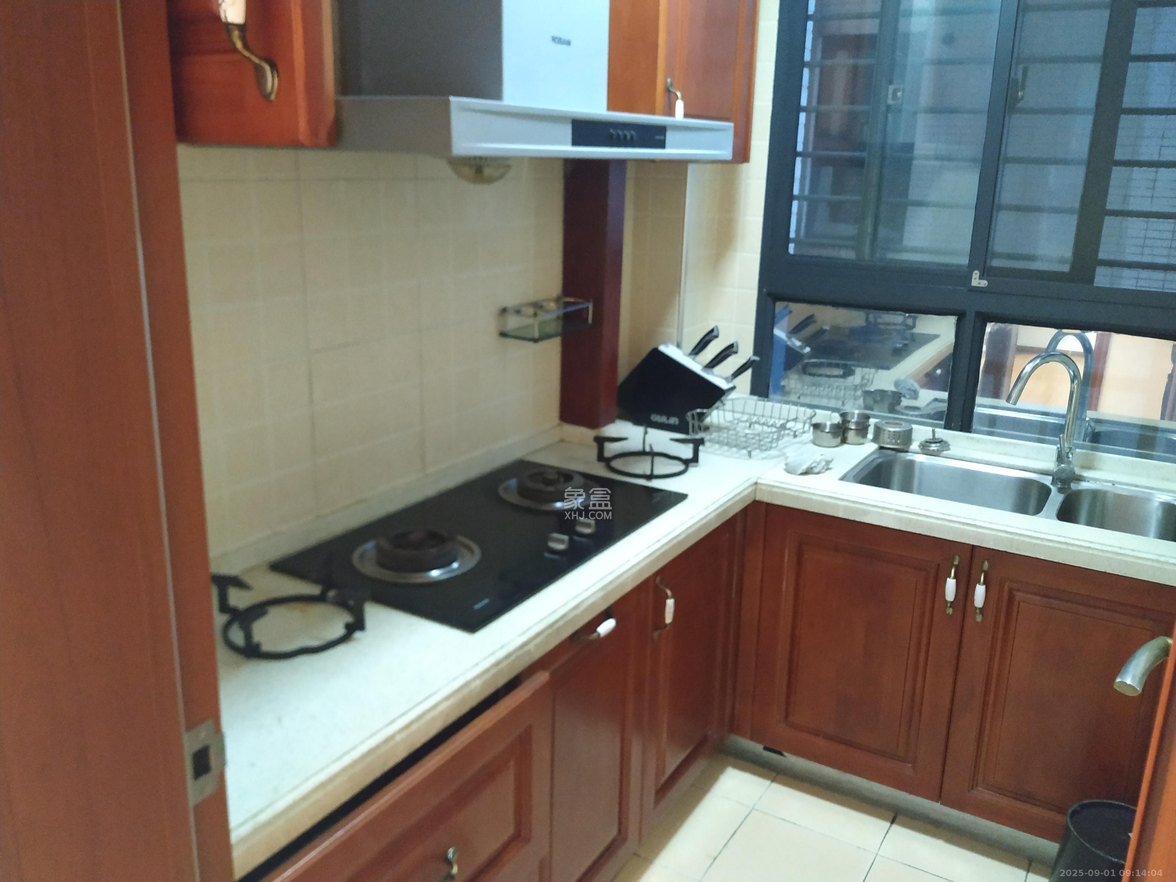 莱茵城  1室2厅2卫    2300.0元/月室内图