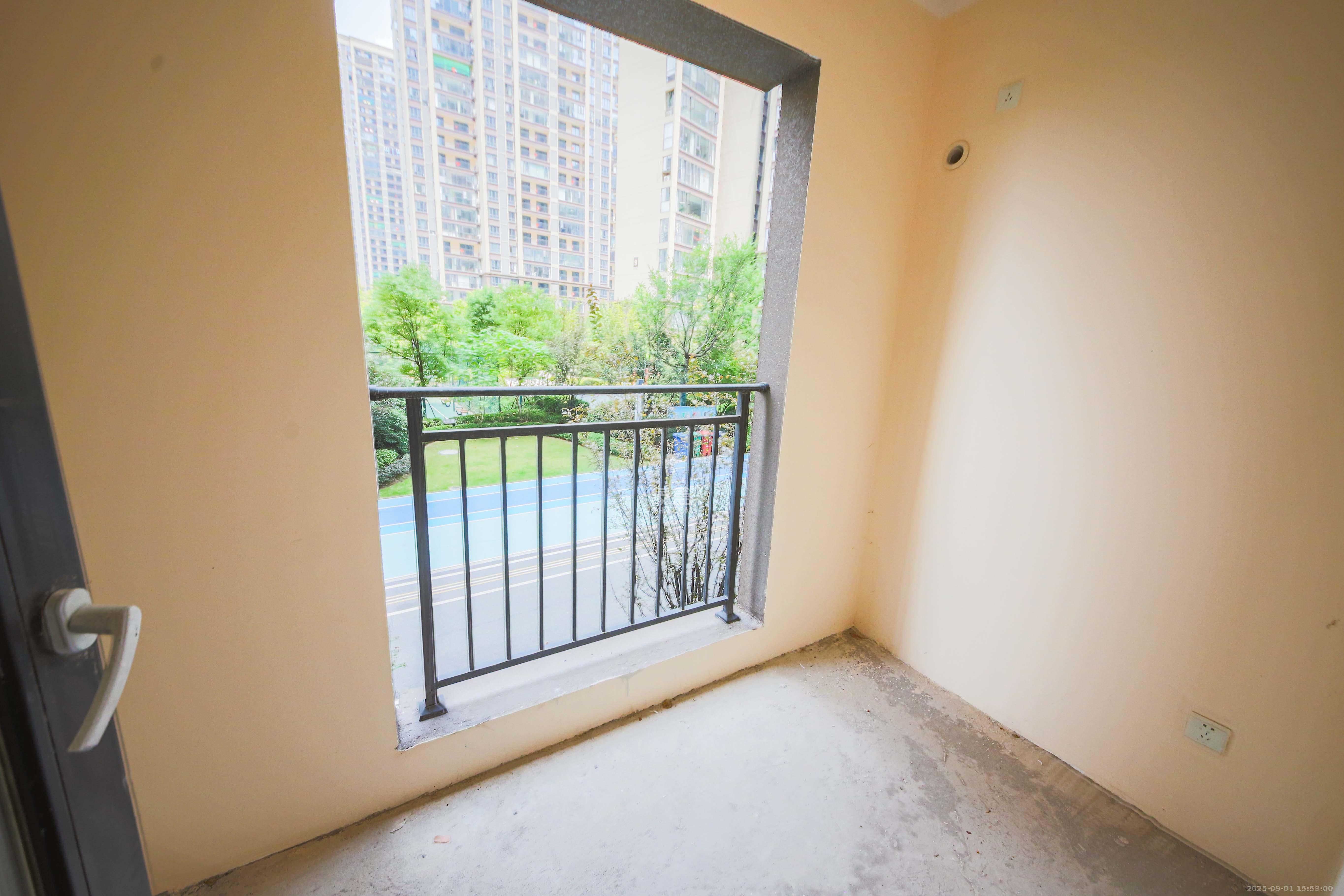 中建钰和城  3室2厅1卫    136.8万 中建钰和城  3室2厅1卫    136.8万卧室