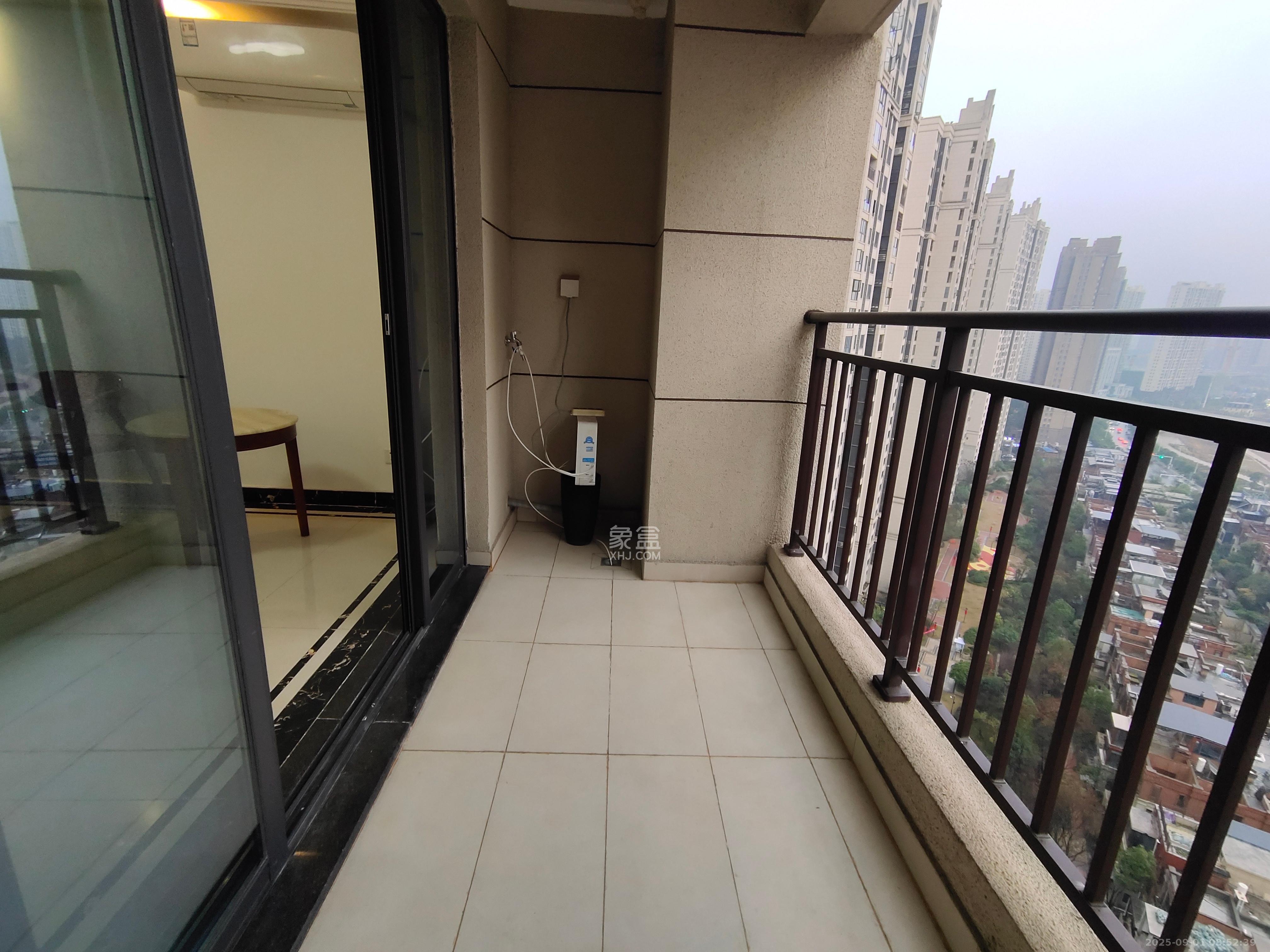 中海国际五期  3室2厅2卫    2300.0元/月 中海国际五期  3室2厅2卫    2300.0元/月室内图