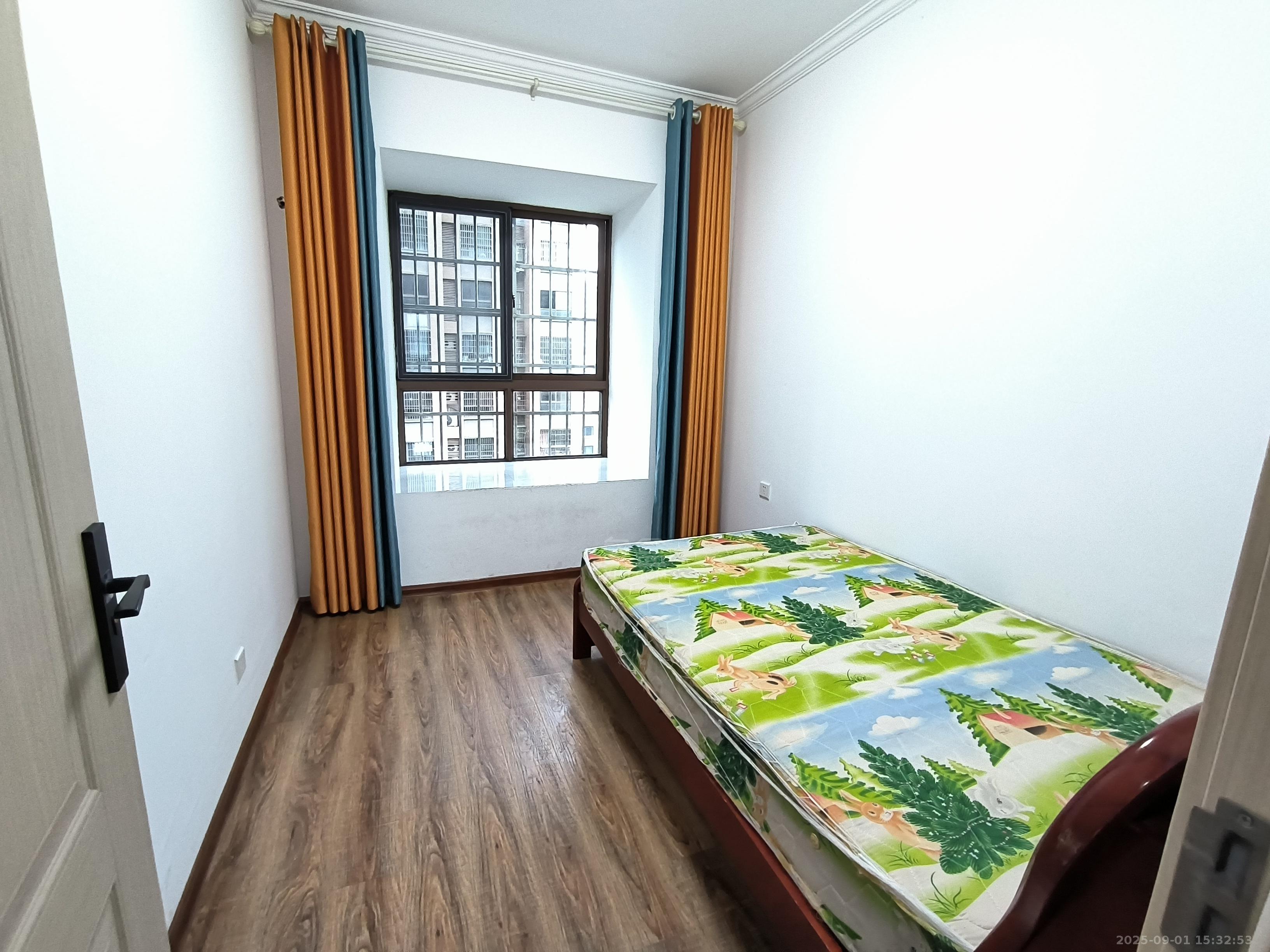 凿石凤凰苑 3室2厅1卫 1600.0元/月 凿石凤凰苑 3室2厅1卫 1600.0元/月室内图