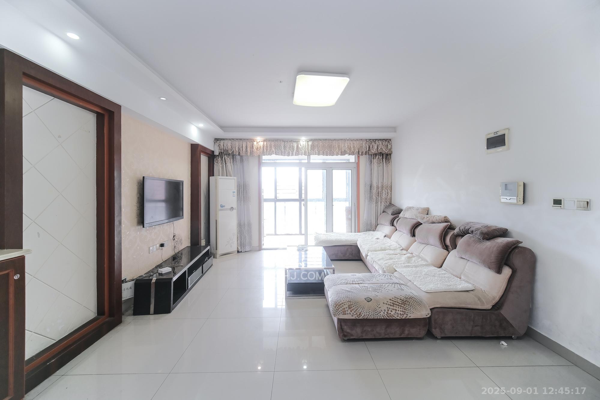 山水湾 4室2厅2卫 90.0万 山水湾 4室2厅2卫 90.0万客厅