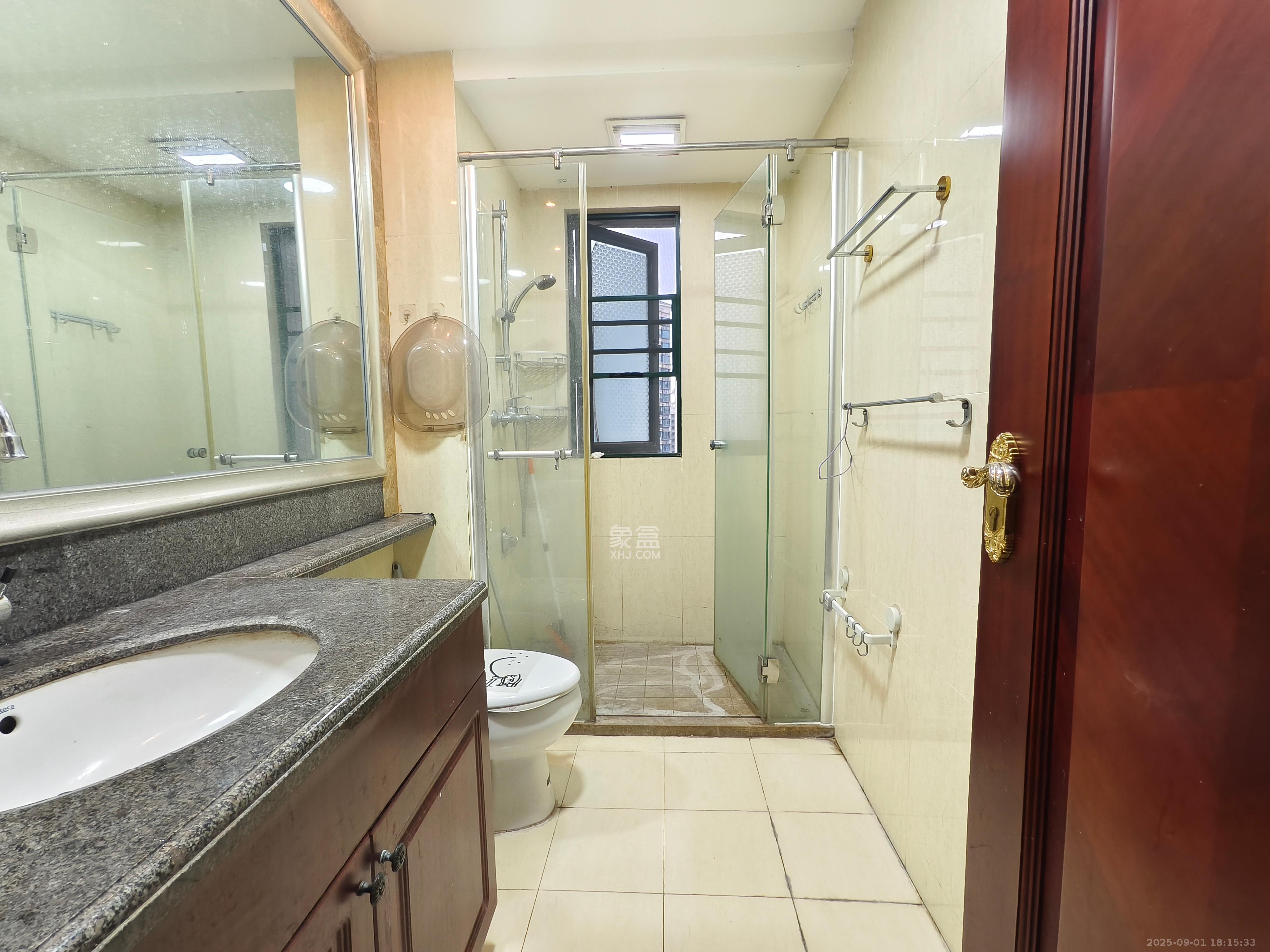 恒大翡翠华庭 3室2厅2卫 2300.0元/月 恒大翡翠华庭 3室2厅2卫 2300.0元/月室内图