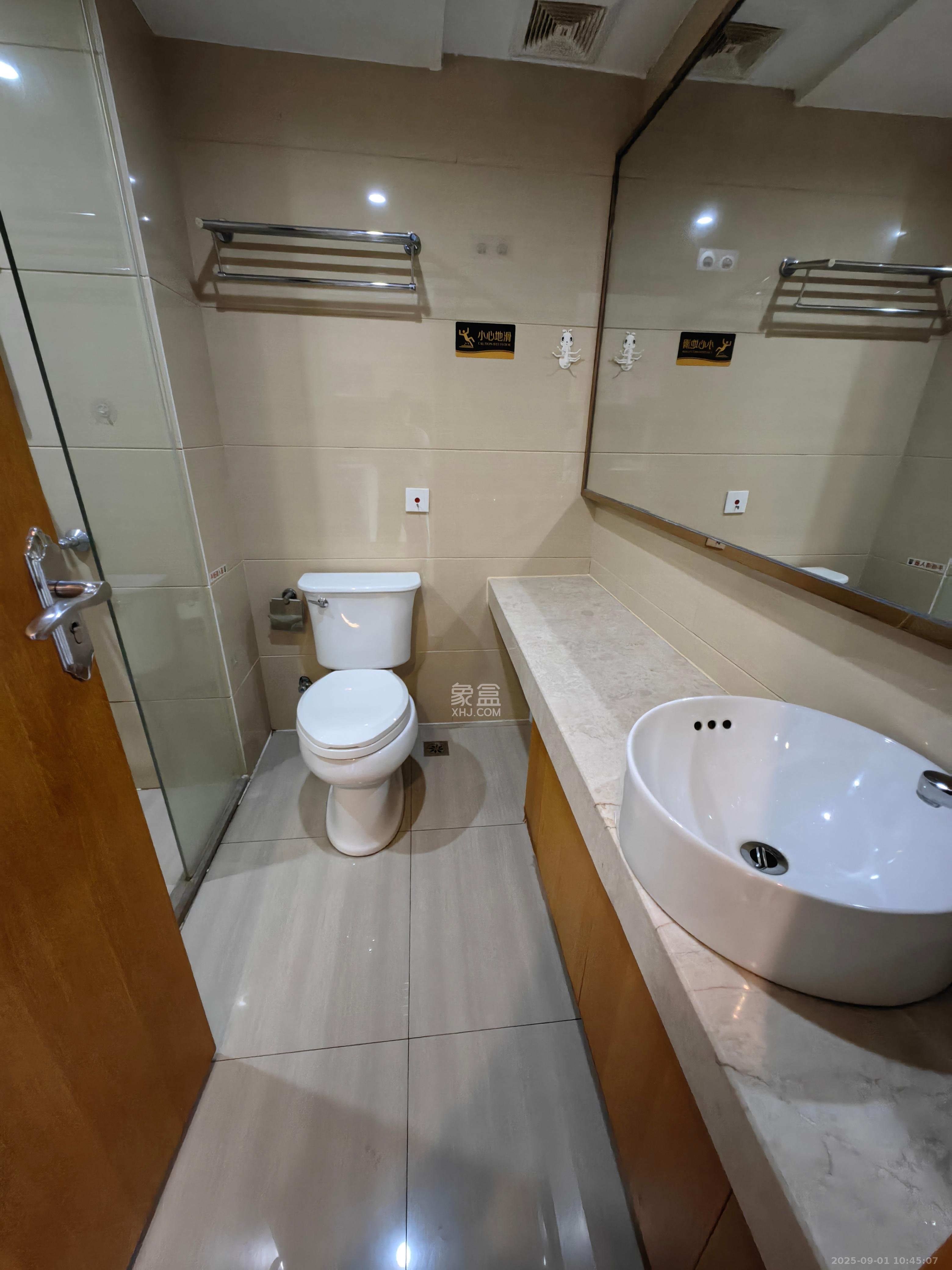 五一钻界  1室1厅1卫    2500.0元/月室内图