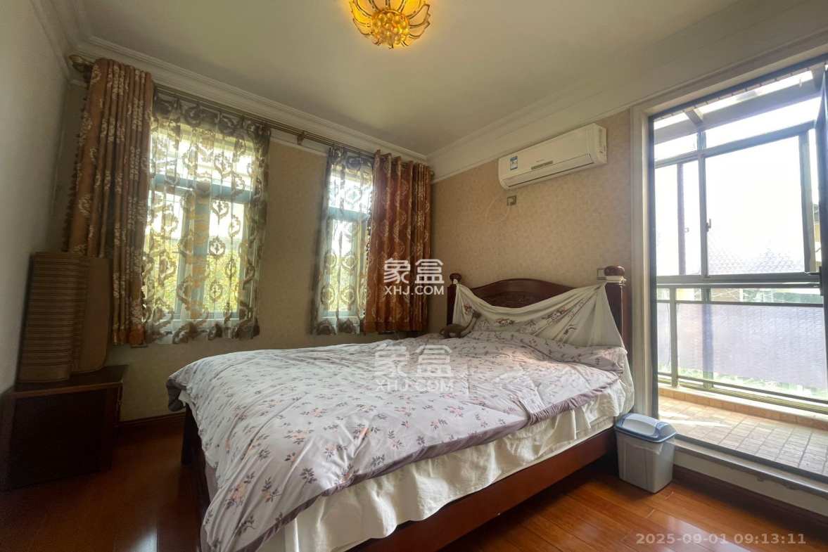 龙湾国际别墅  4室2厅3卫    7500.0元/月 龙湾国际别墅  4室2厅3卫    7500.0元/月室内图