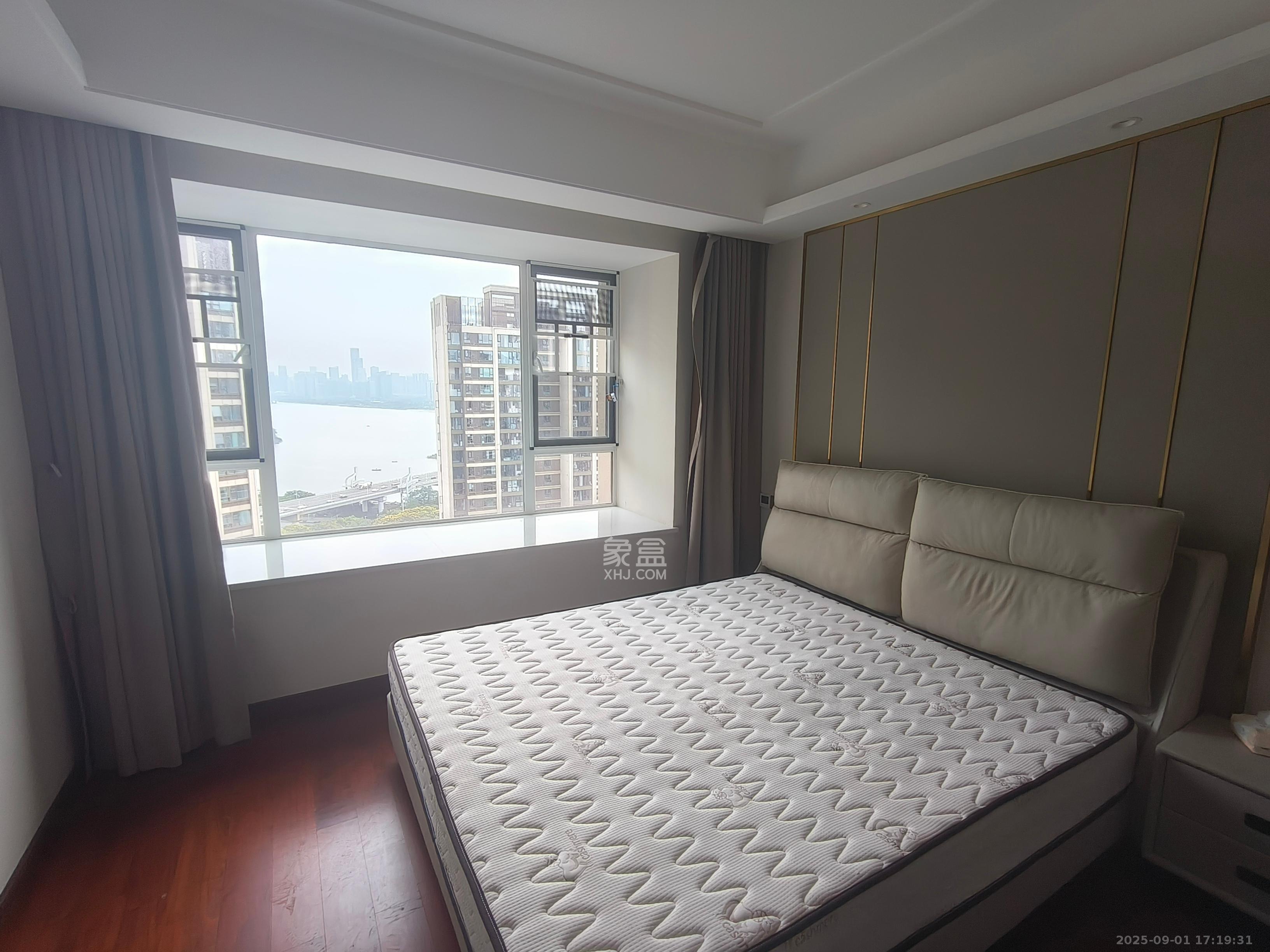 中欣楚天御府E区  4室2厅2卫    4100.0元/月 中欣楚天御府E区  4室2厅2卫    4100.0元/月室内图