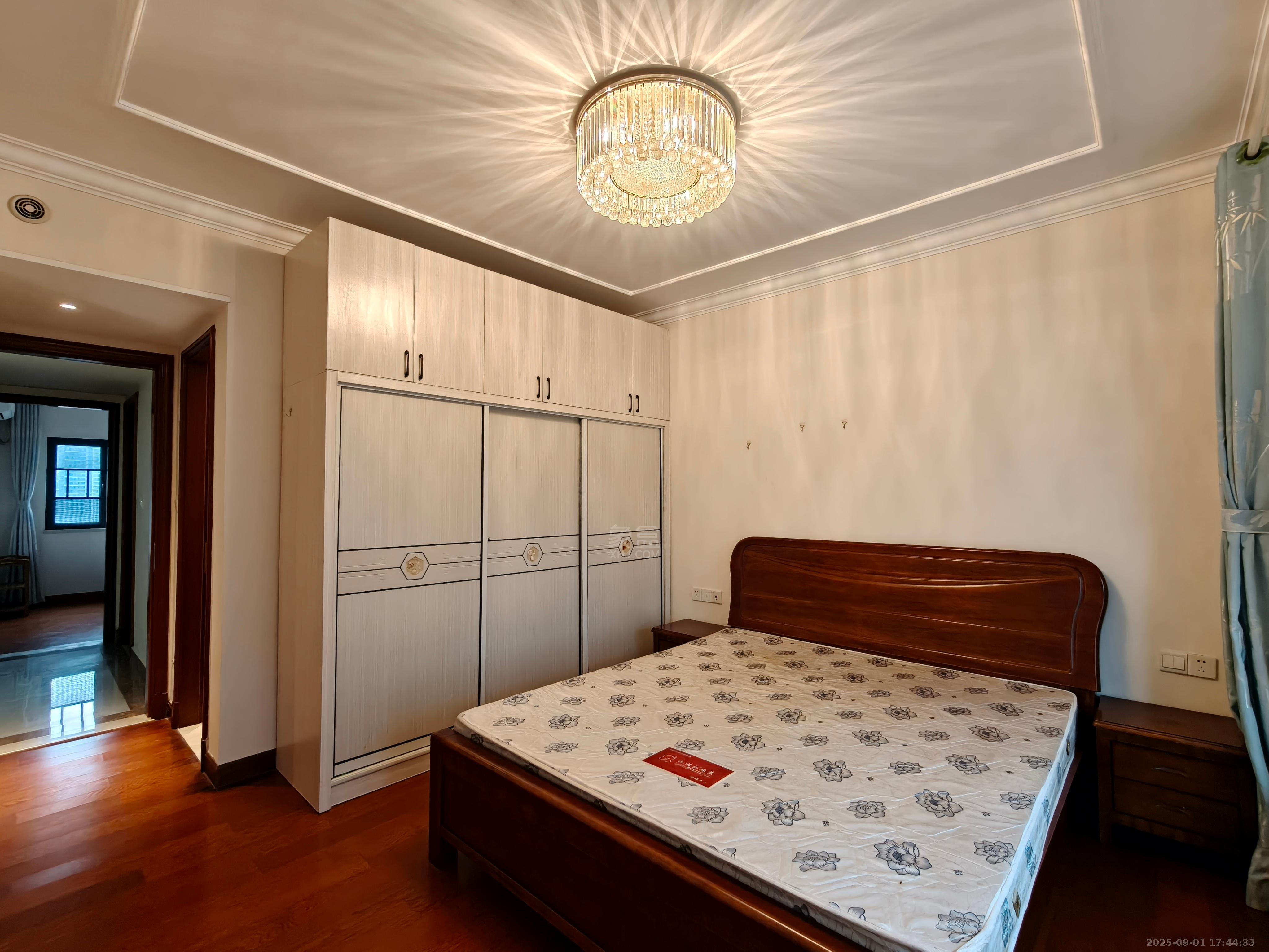 恒大华府 3室2厅2卫 2000.0元/月 恒大华府 3室2厅2卫 2000.0元/月室内图