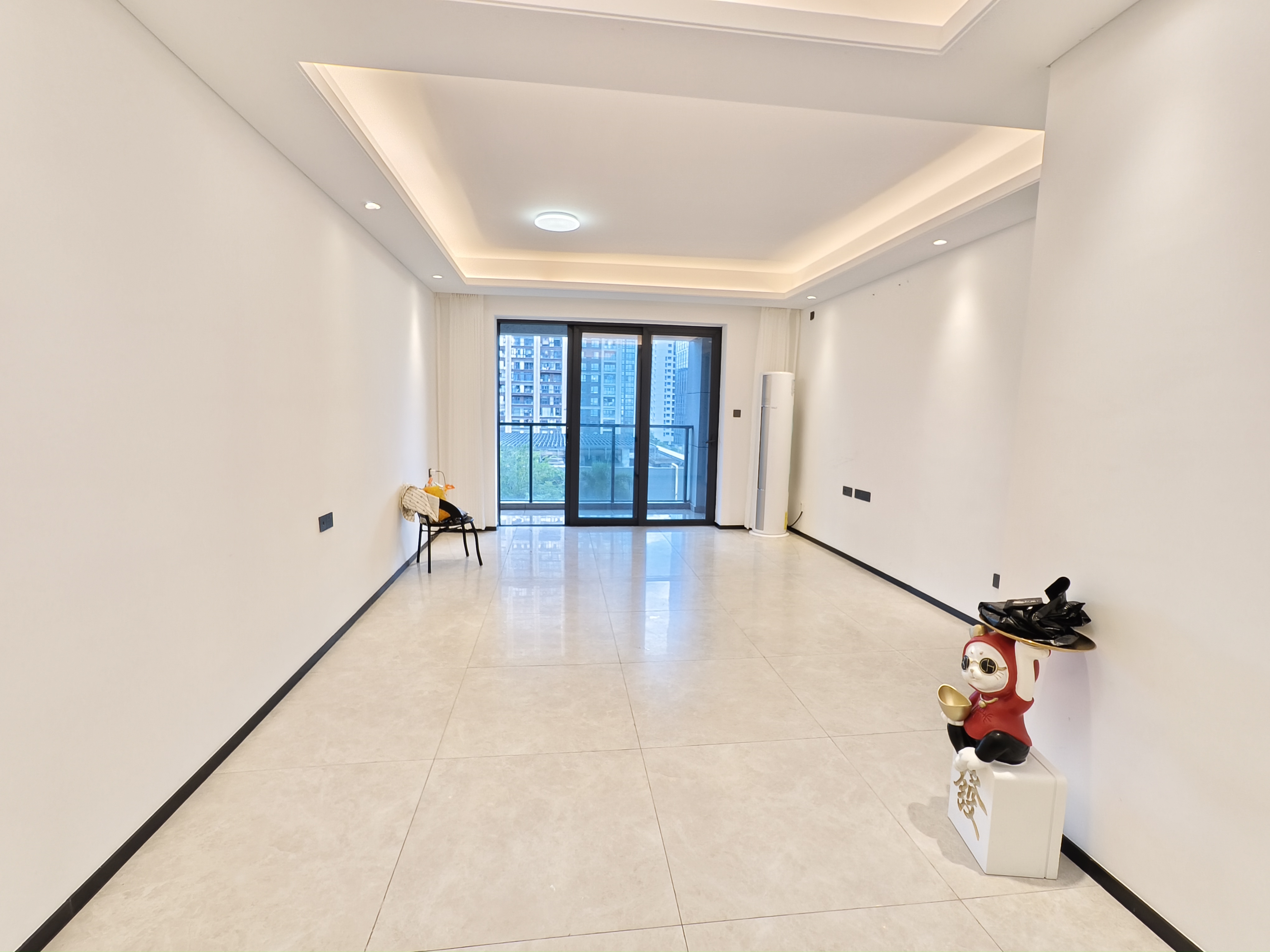 华润中心三期 4室2厅2卫 300.0万 华润中心三期 4室2厅2卫 300.0万室内图