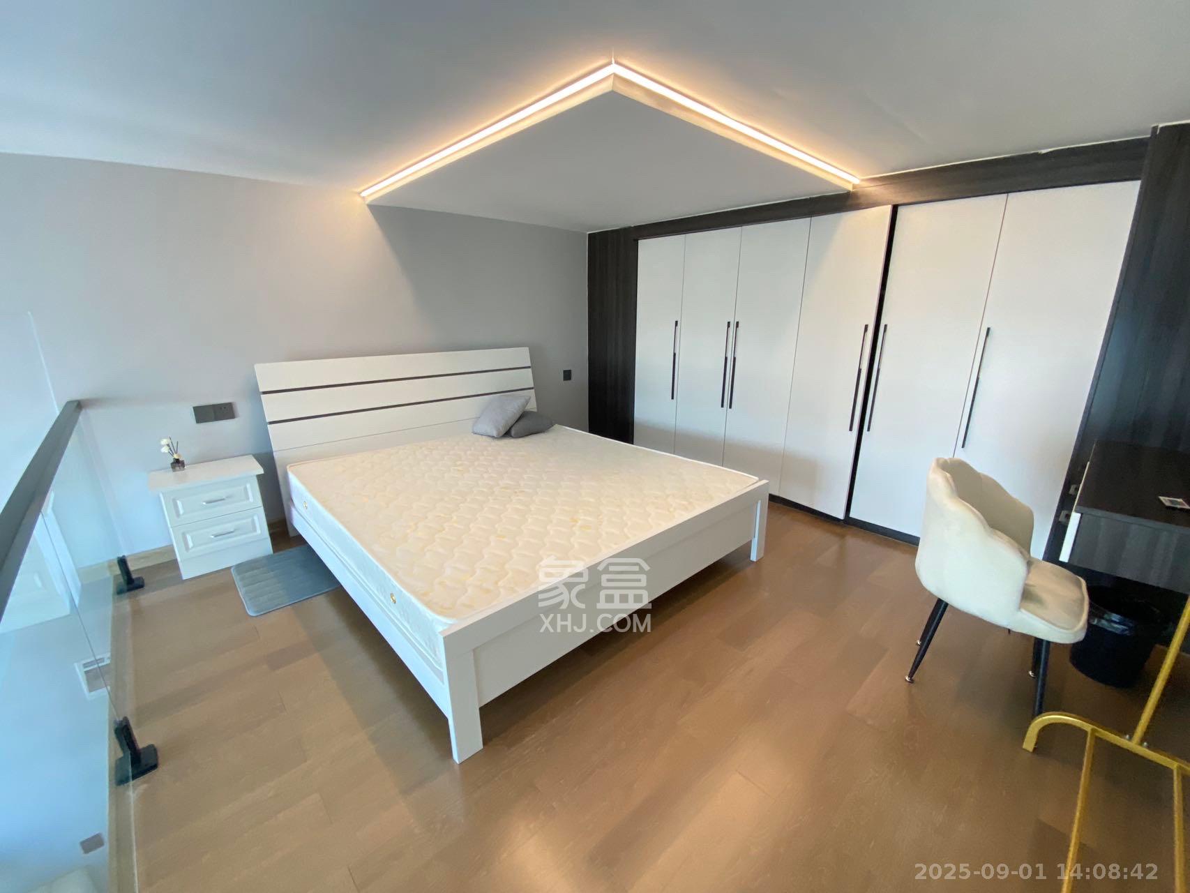 梅溪湖金茂湾  1室1厅1卫    2000.0元/月室内图