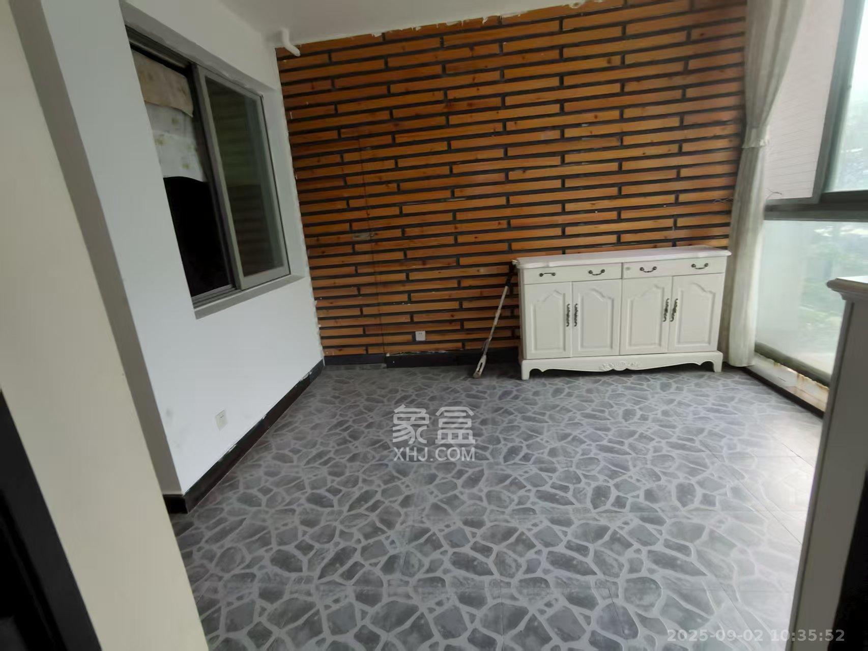 阳光100二期 4室2厅1卫 1800.0元/月 阳光100二期 4室2厅1卫 1800.0元/月室内图