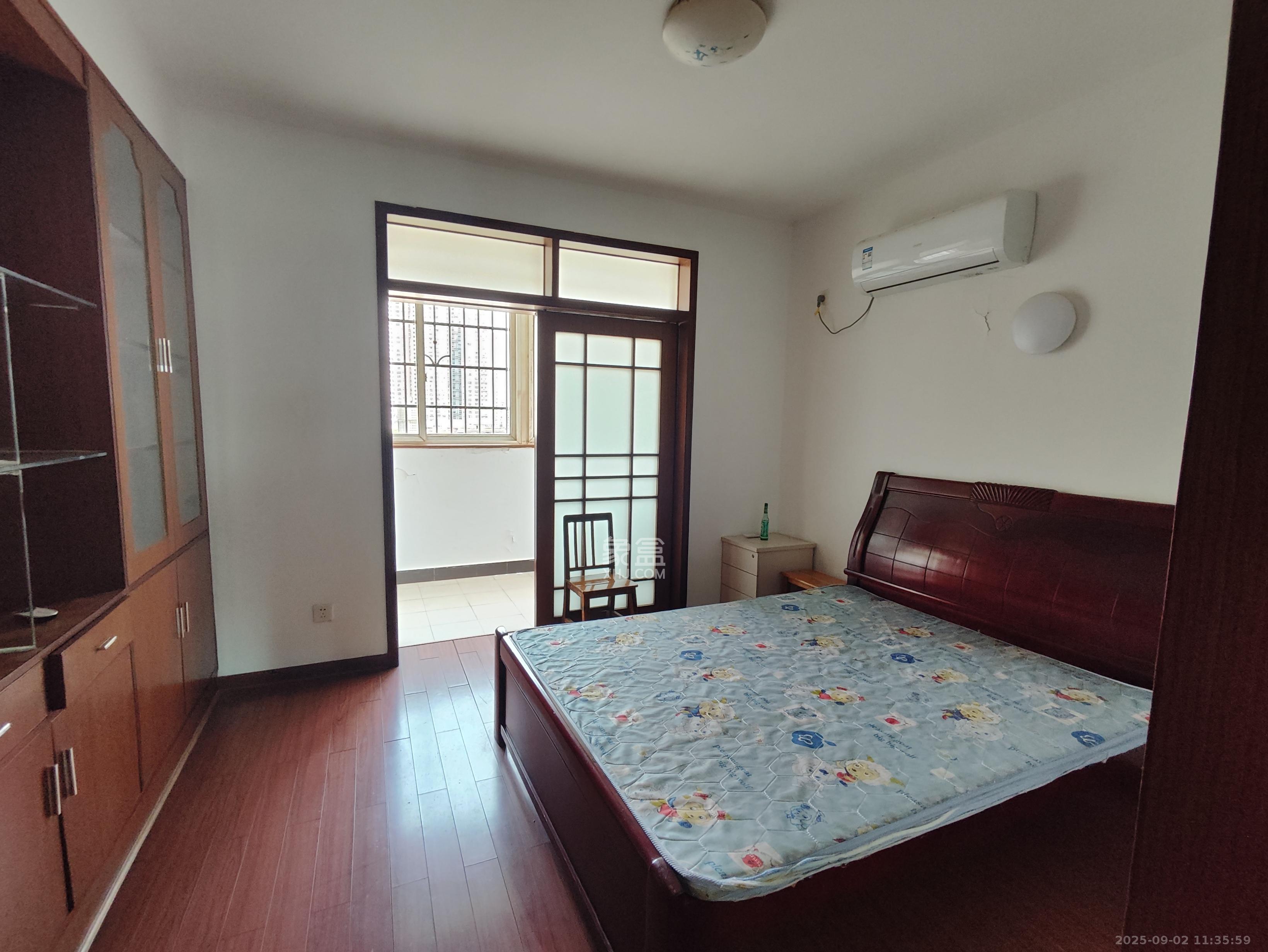 鸿景苑  3室2厅2卫   2800.00元/月室内图