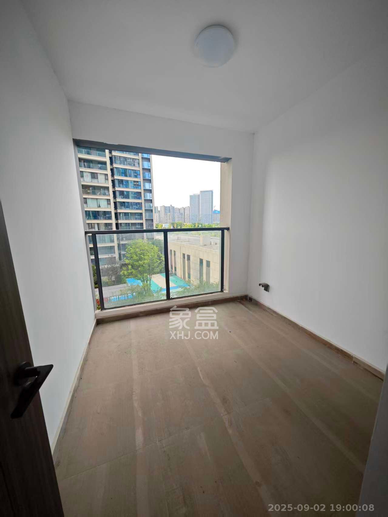 绿地V岛 4室2厅2卫 3800.0元/月 绿地V岛 4室2厅2卫 3800.0元/月室内图