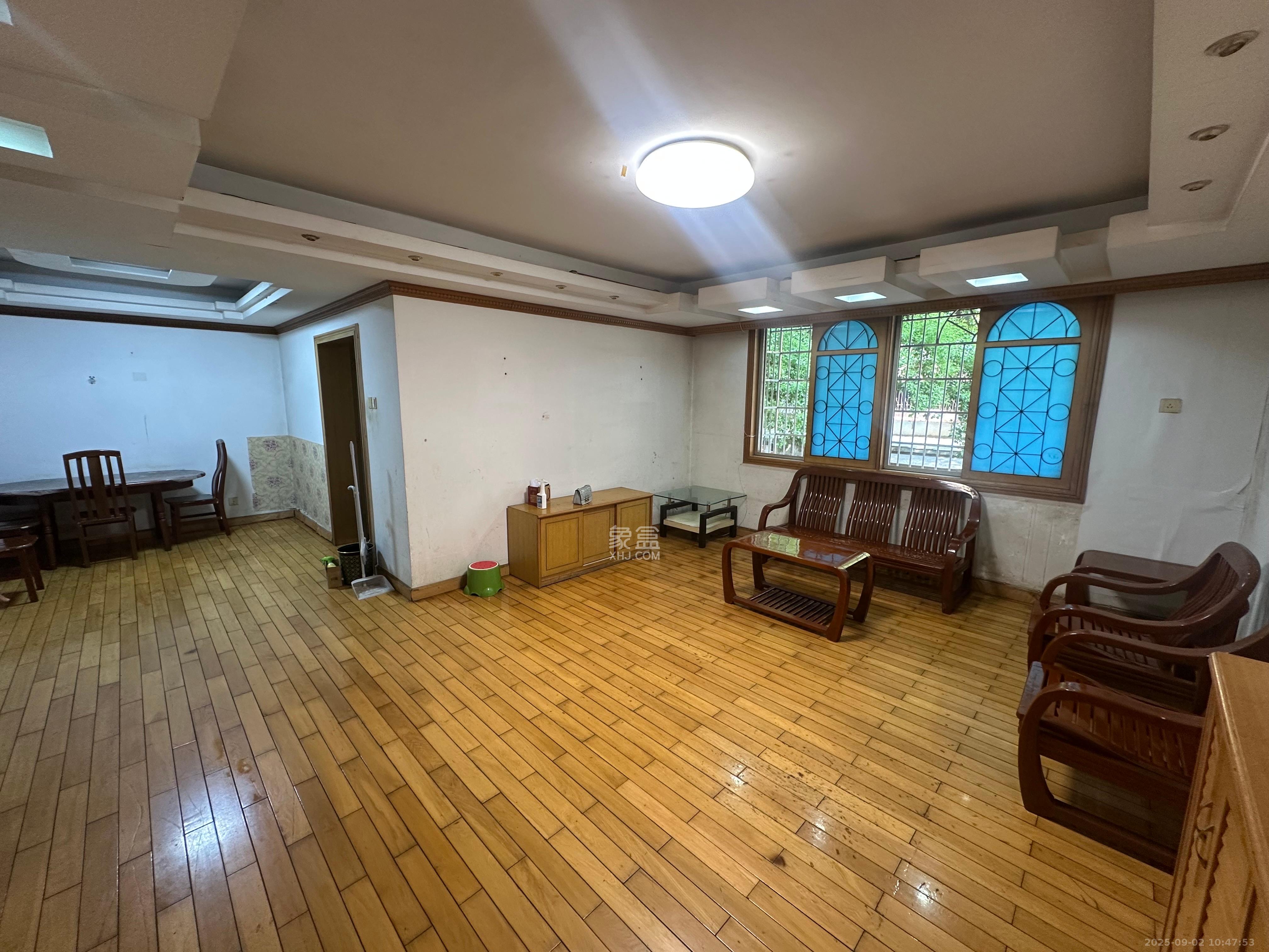 安泰新村  3室1厅2卫   1800.00元/月