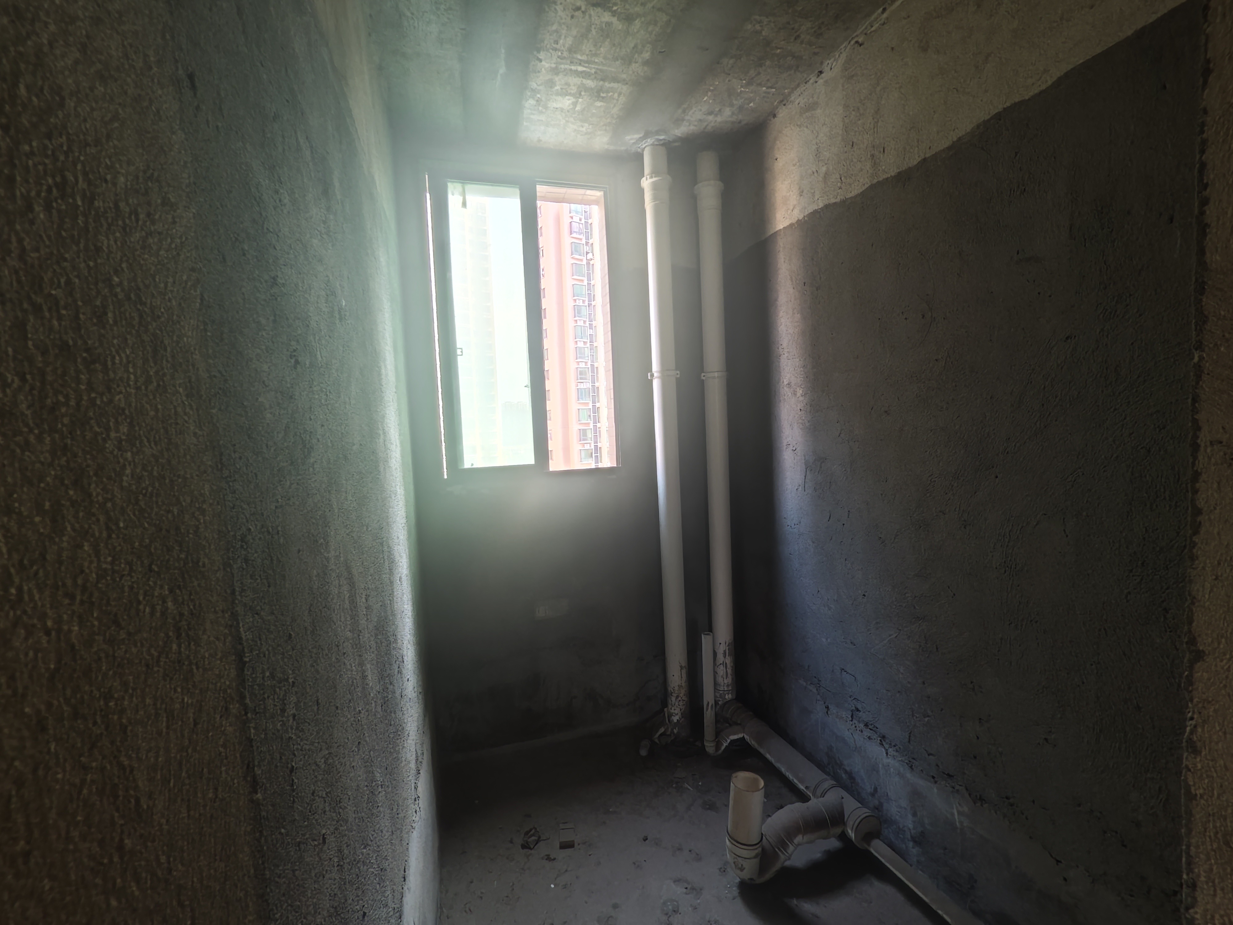 水映豪廷（一，二，三期）  4室2厅2卫    65.0万