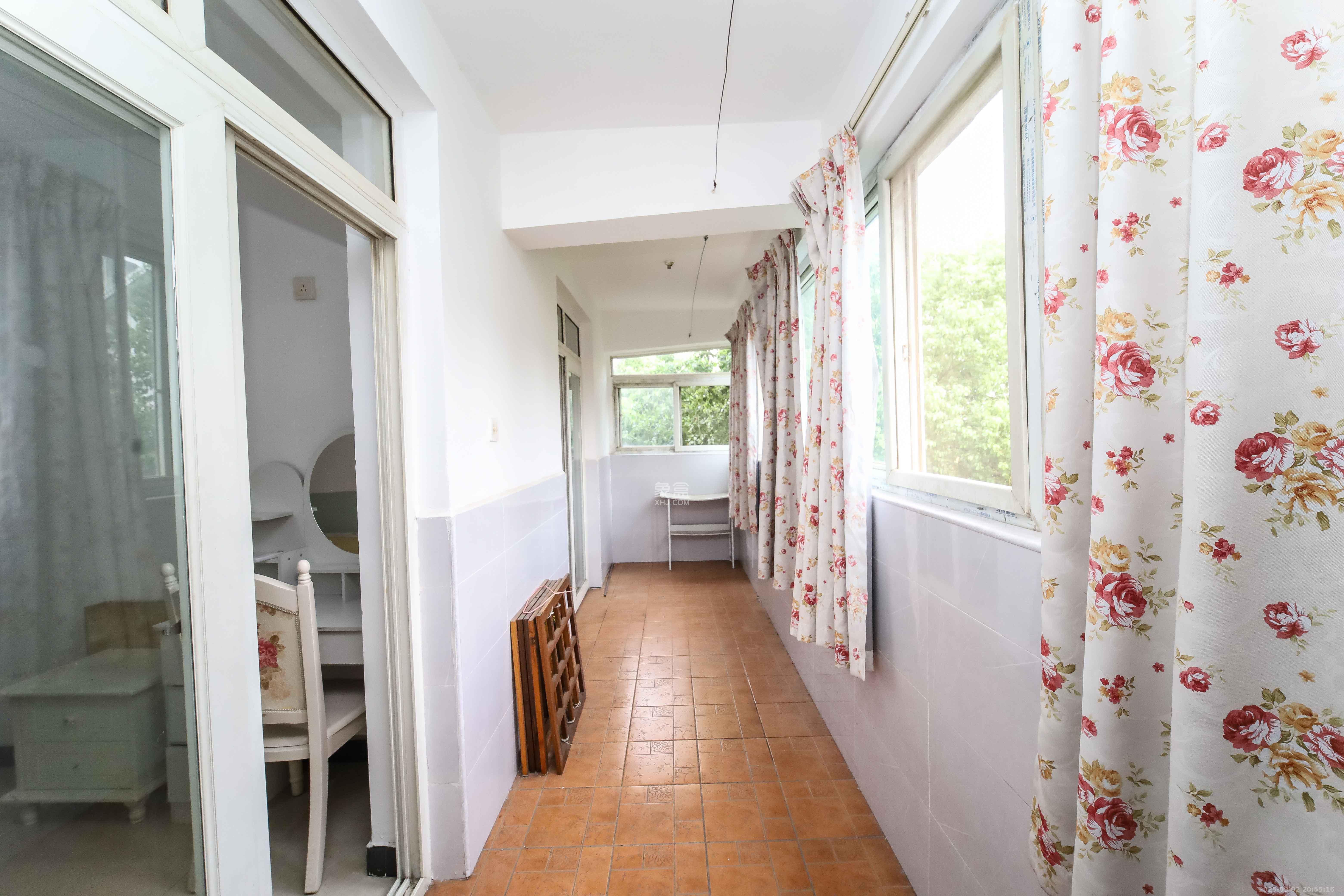 荷花园安置小区  2室2厅1卫    39.0万阳台