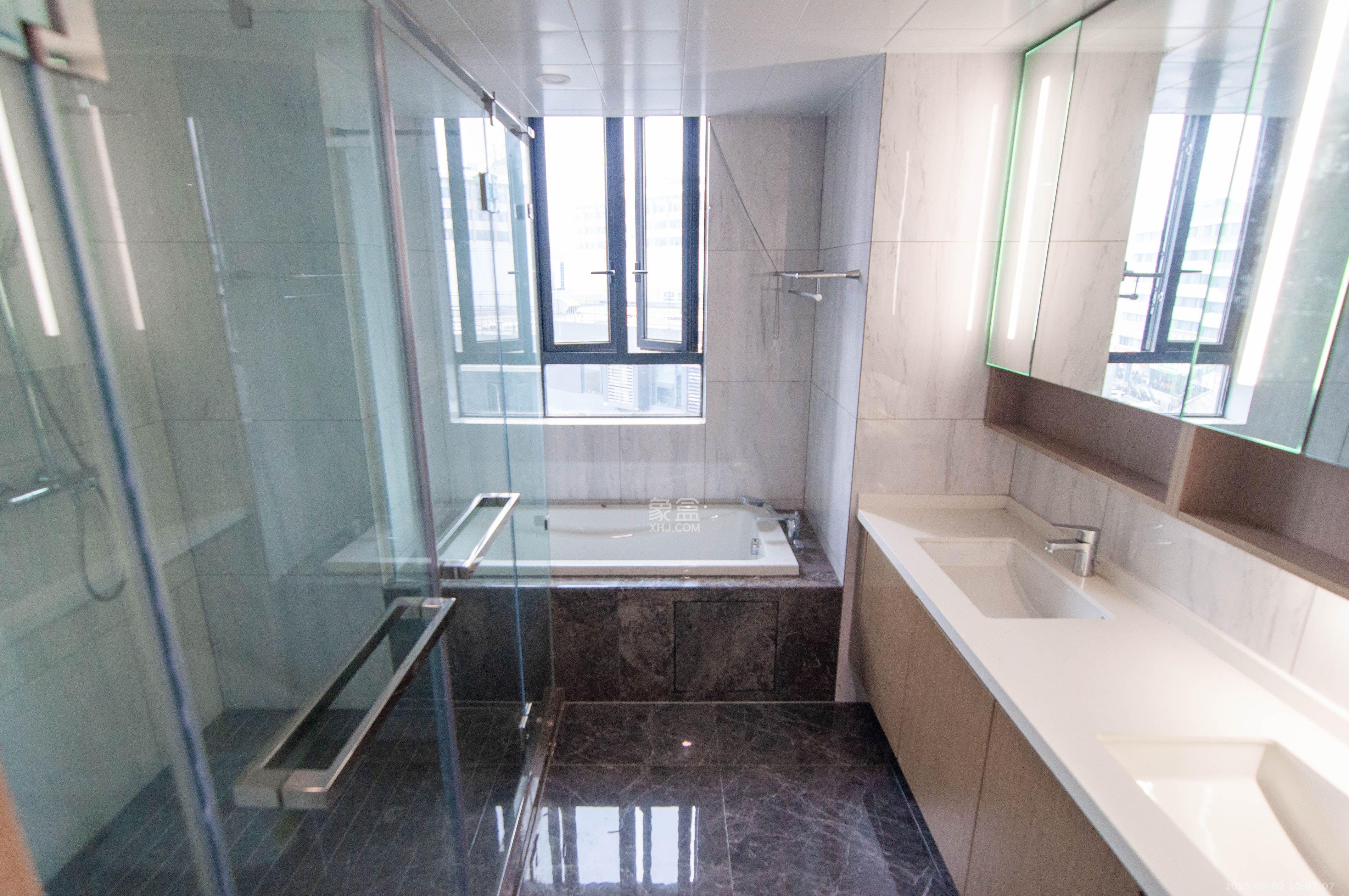 旭辉都会山 4室2厅3卫 8000.0元/月 旭辉都会山 4室2厅3卫 8000.0元/月室内图