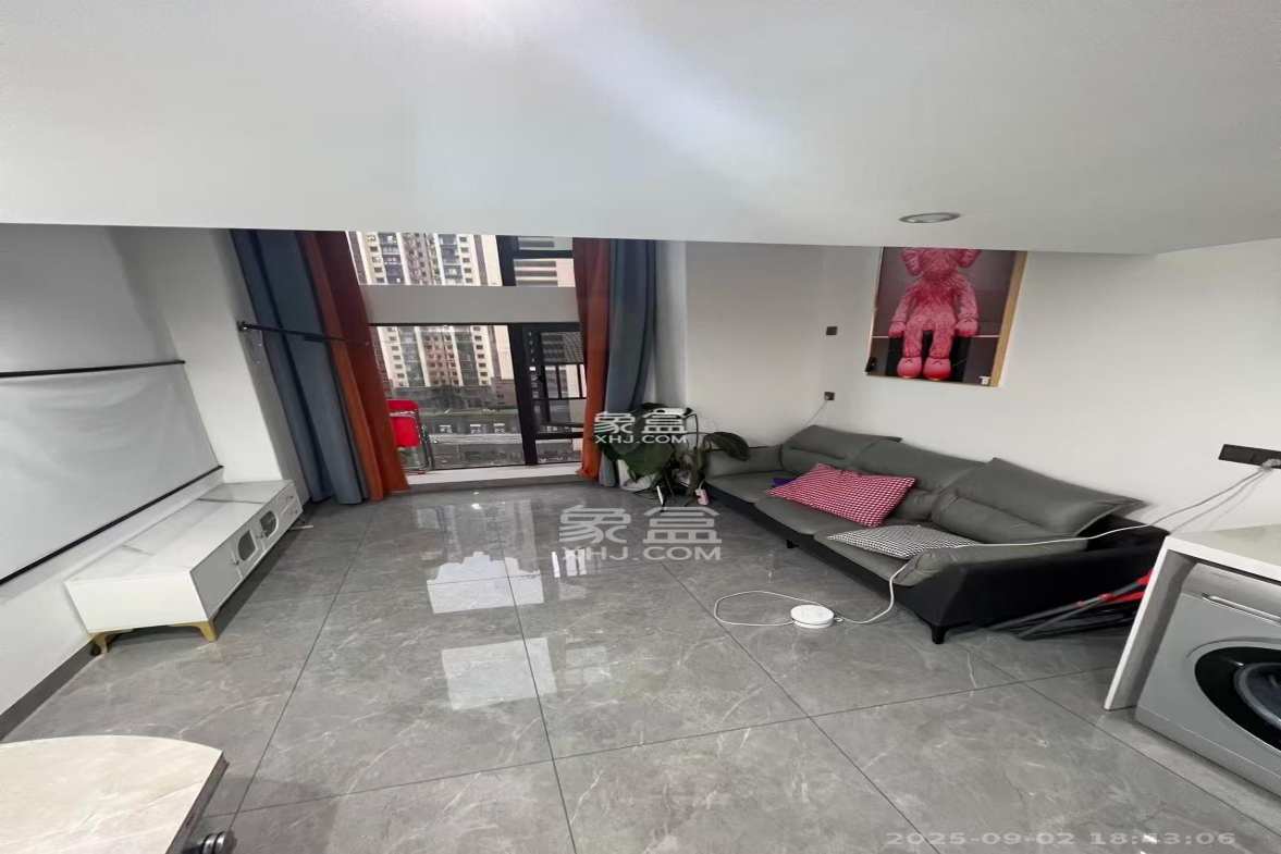 卓越江岸  1室2厅1卫    2200.0元/月 卓越江岸  1室2厅1卫    2200.0元/月室内图