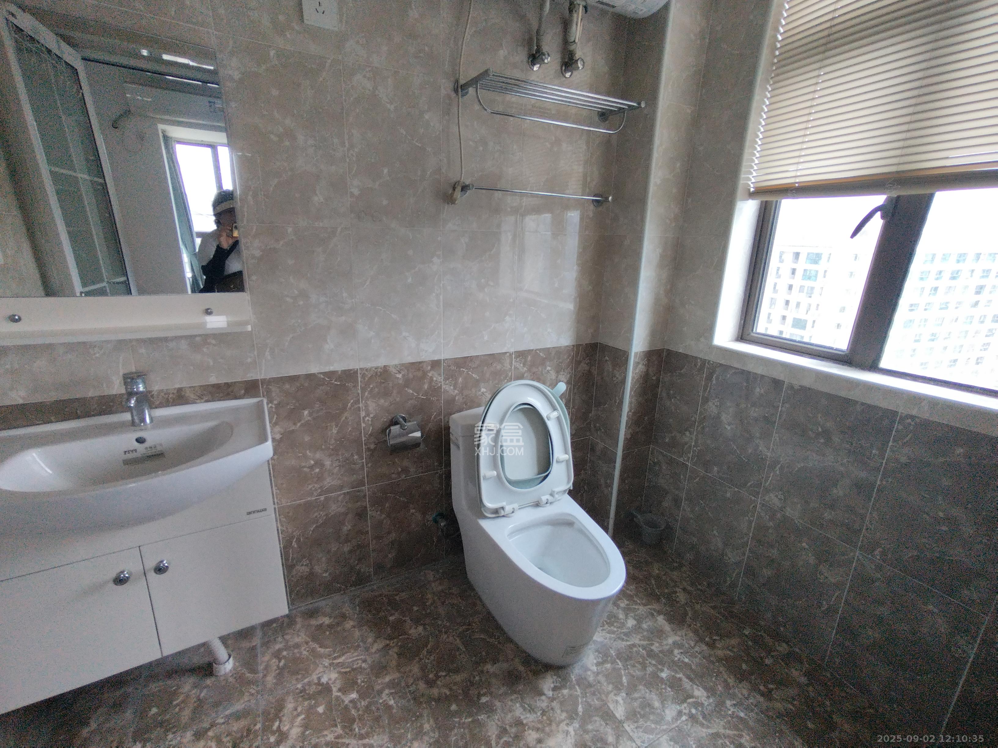 滨江一号(丰泰花园)  3室2厅2卫    3000.0元/月 滨江一号(丰泰花园)  3室2厅2卫    3000.0元/月室内图