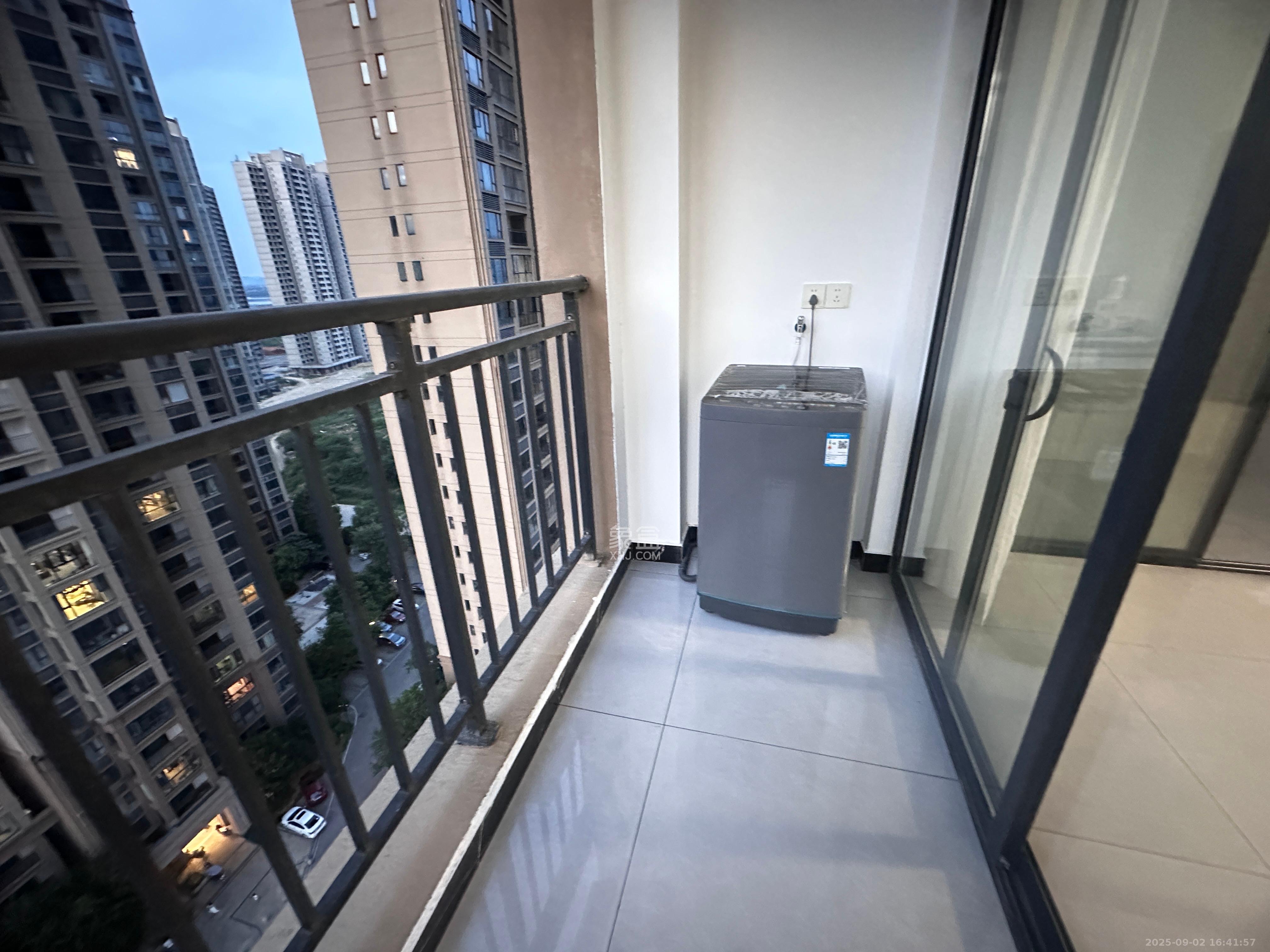 奥园冠军城  3室2厅1卫   1800.00元/月室内图