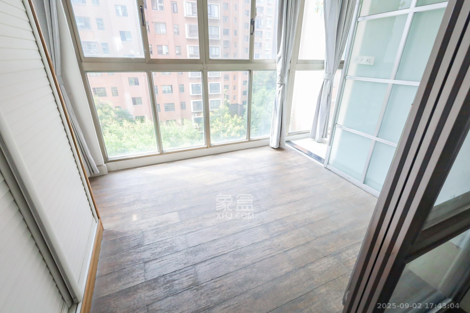 西岸润泽府  4室2厅2卫    133.8万 西岸润泽府  4室2厅2卫    133.8万阳台