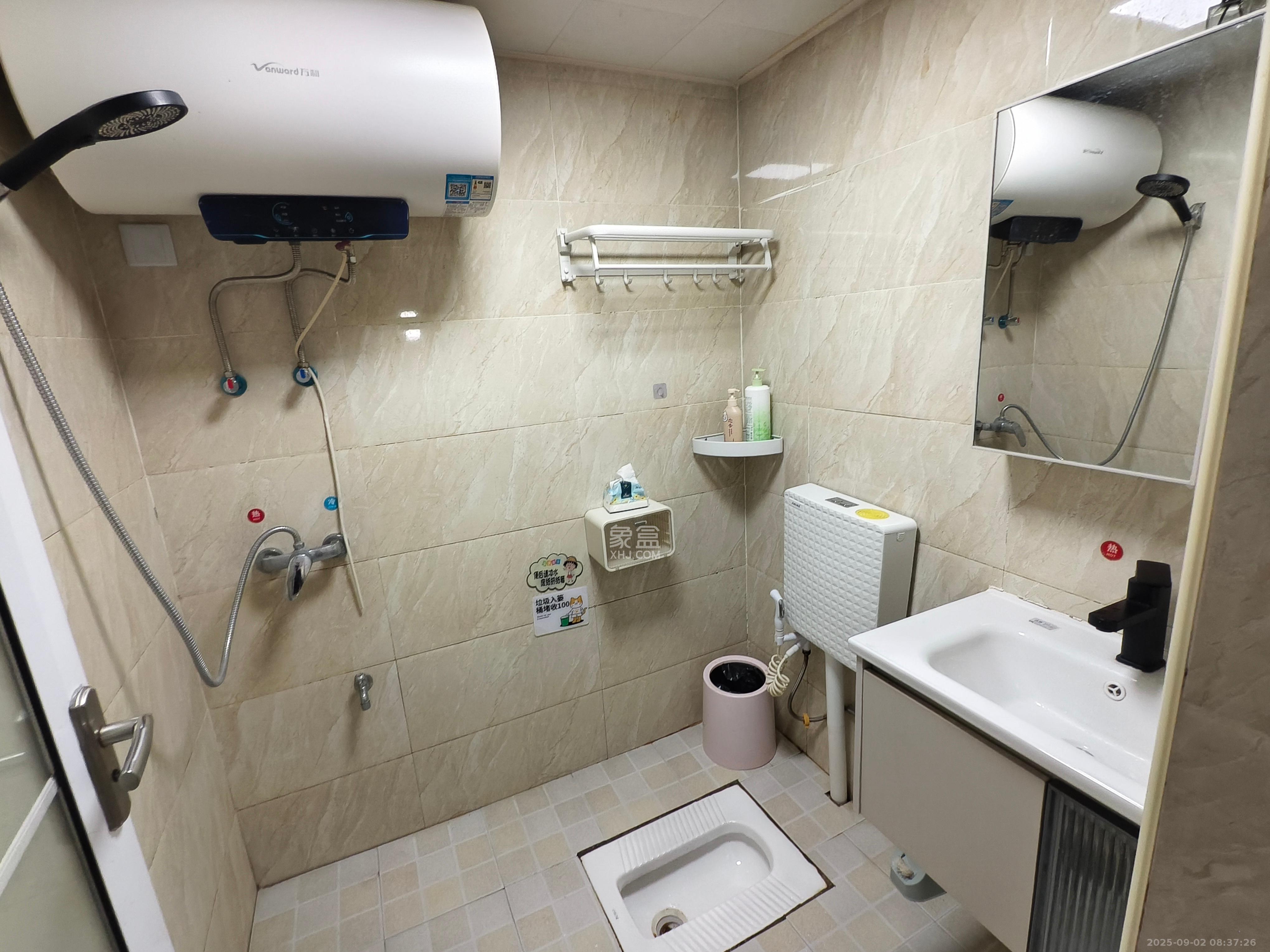 钱隆樽品(一、二、三期)  2室1厅1卫    2200.0元/月室内图