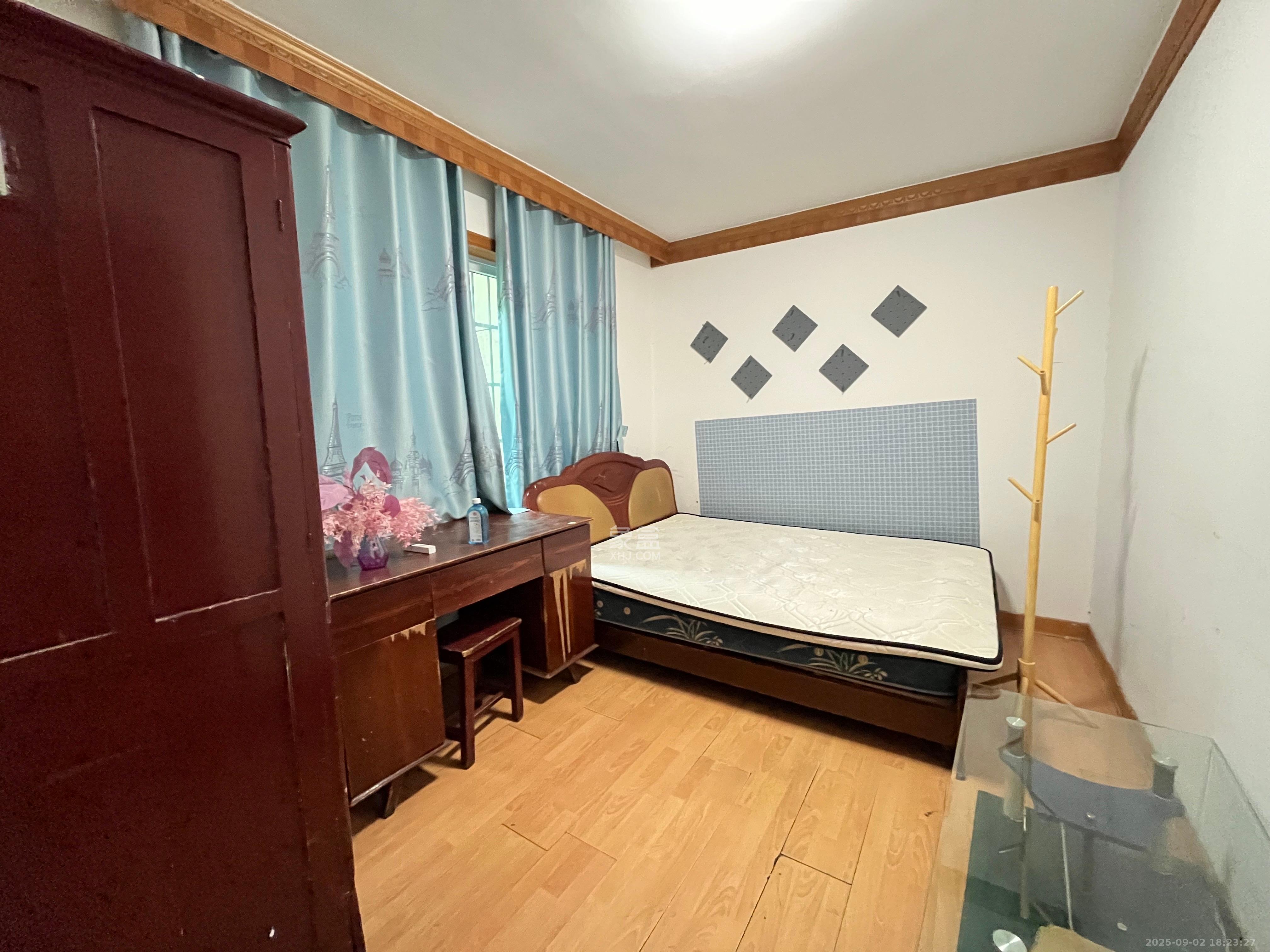 恩瑞麓山名园(龙王港小区)  2室2厅1卫    1800.0元/月 恩瑞麓山名园(龙王港小区)  2室2厅1卫    1800.0元/月室内图